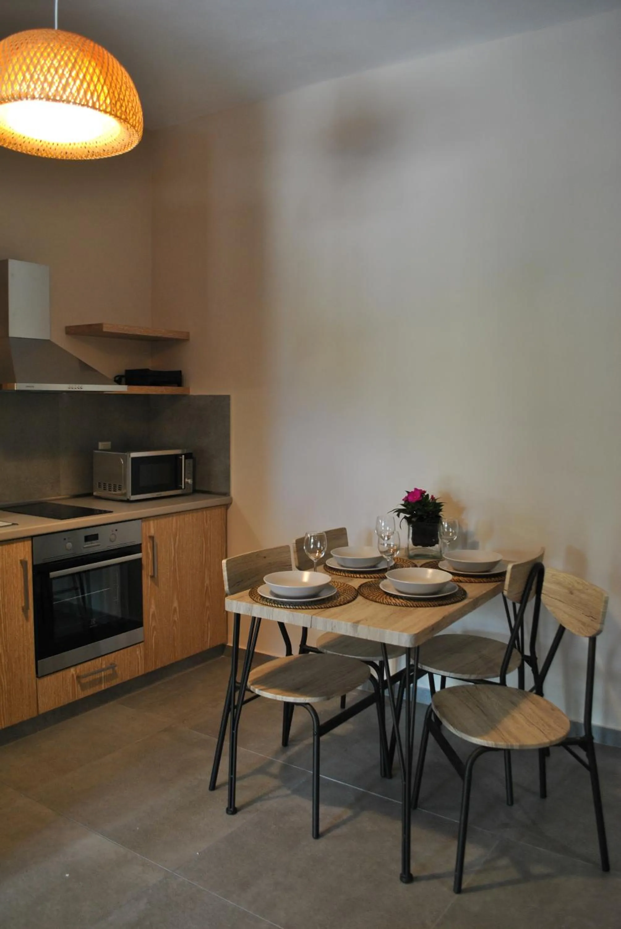 Petras Gi - Stone Houses