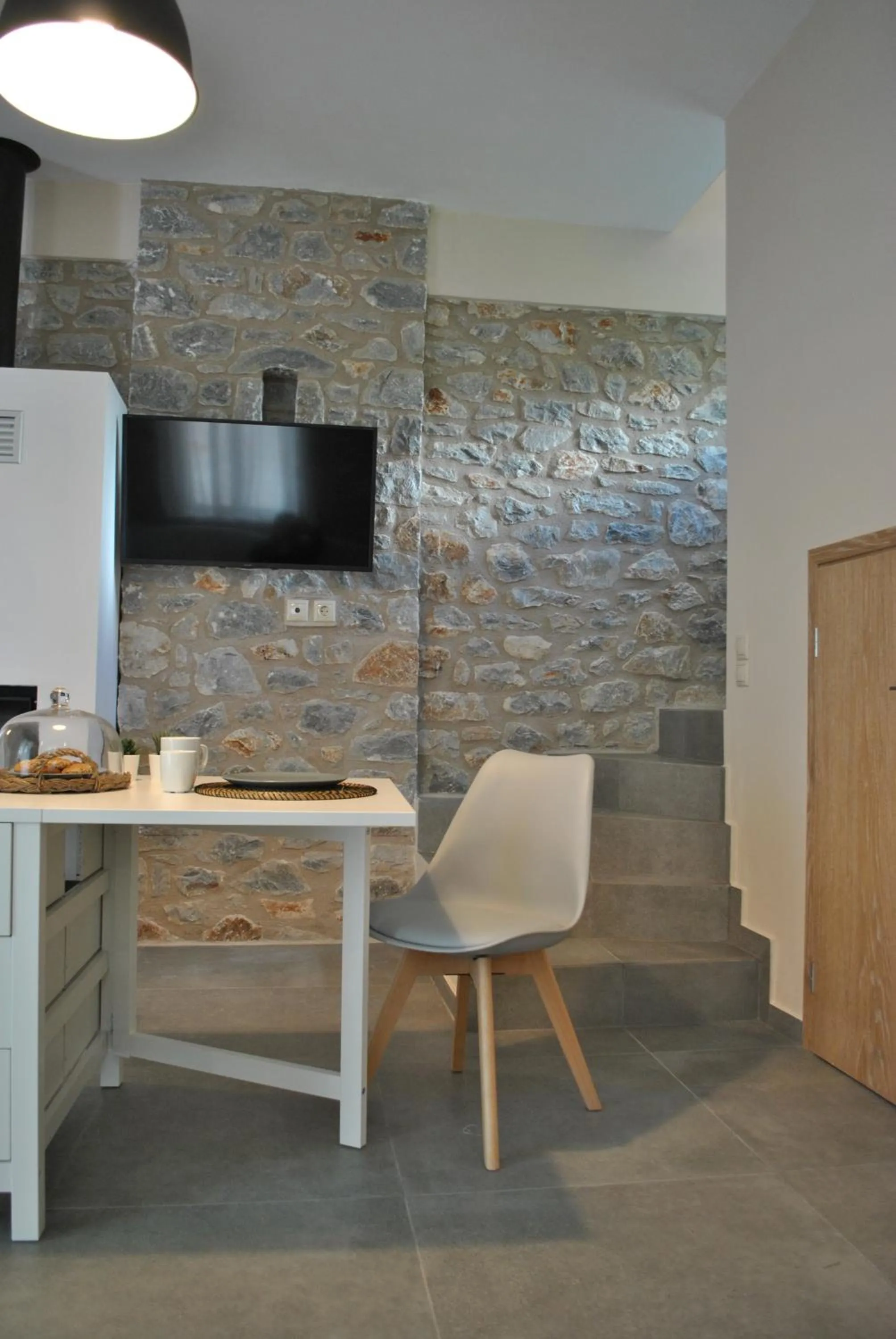 Petras Gi - Stone Houses