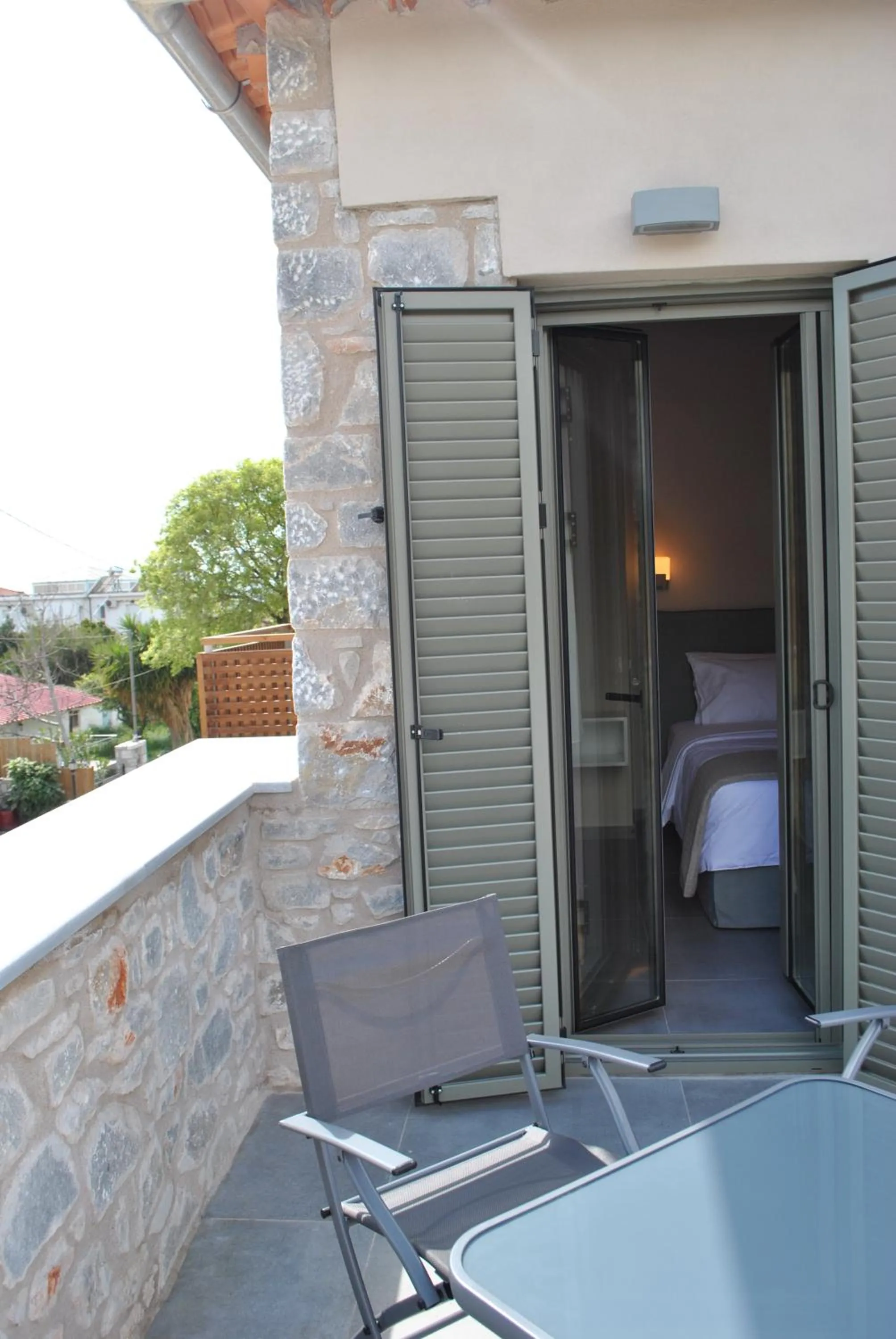 Petras Gi - Stone Houses