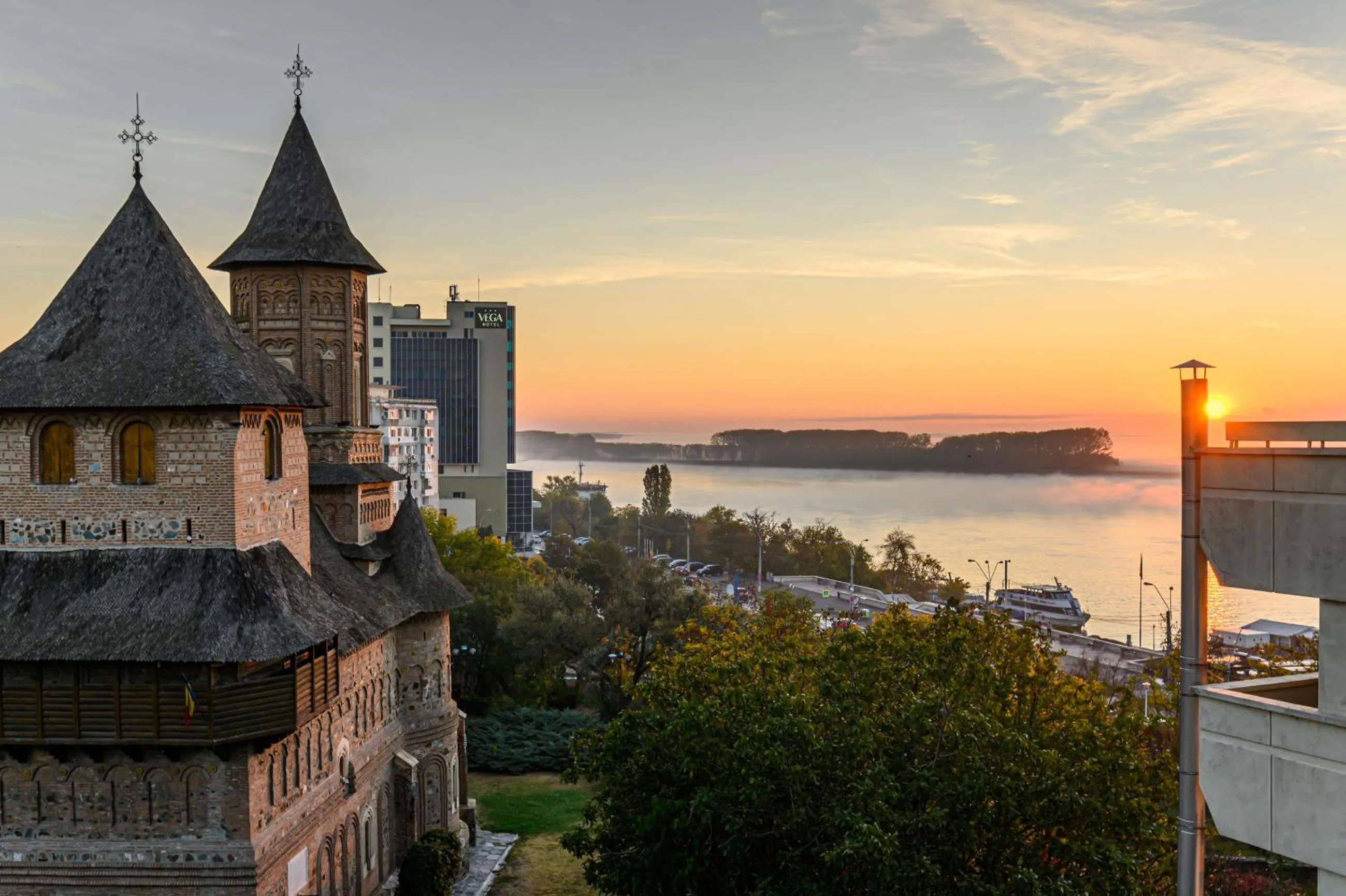 Nearby landmark in Faleza Hotel by Vega