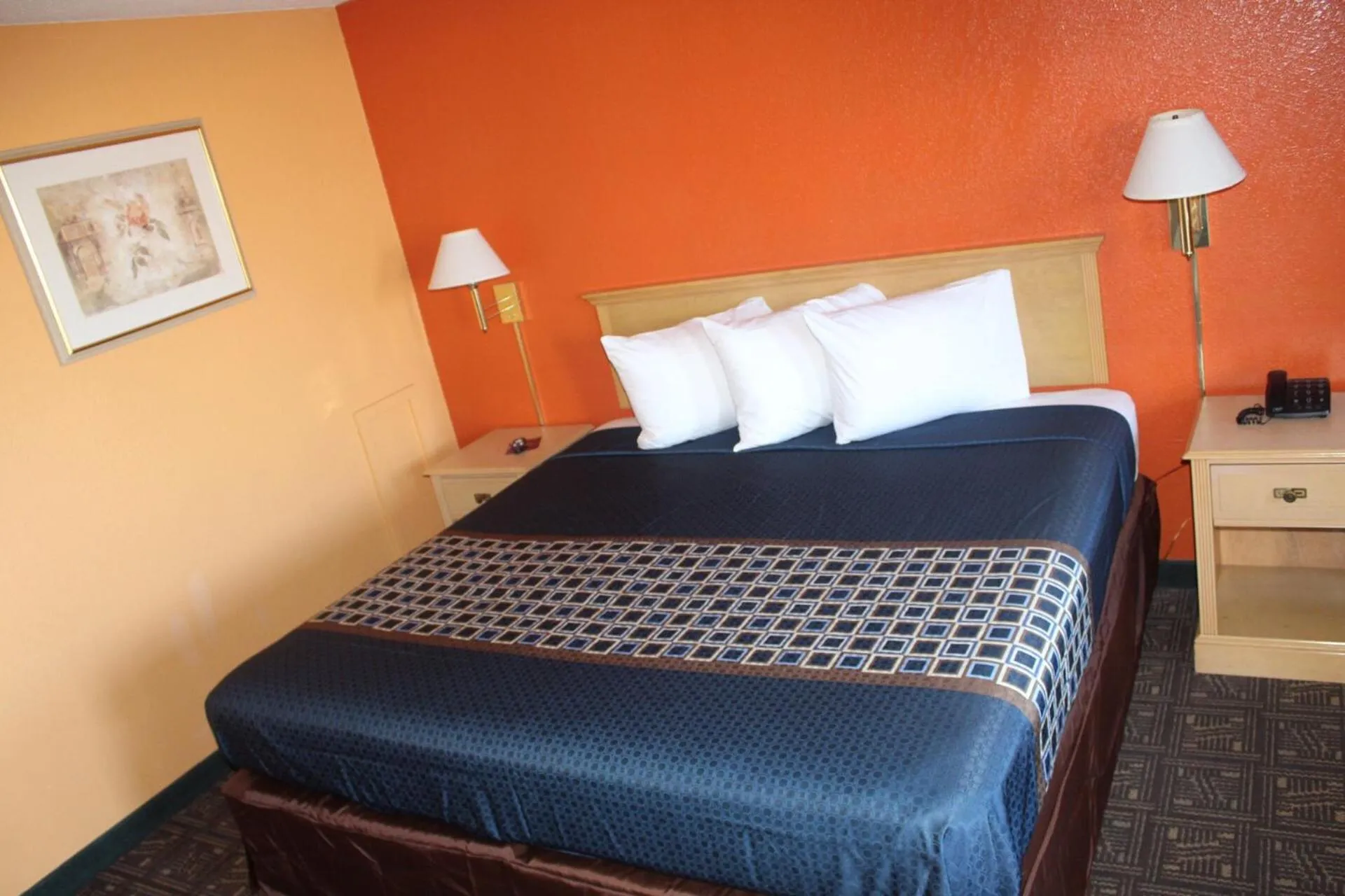 Bed in Hutchinson Inn