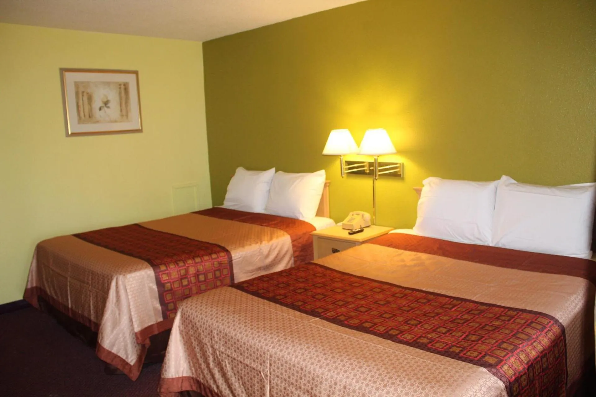 Bed in Hutchinson Inn