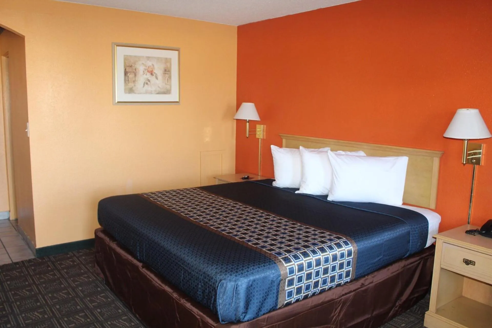 Bed in Hutchinson Inn