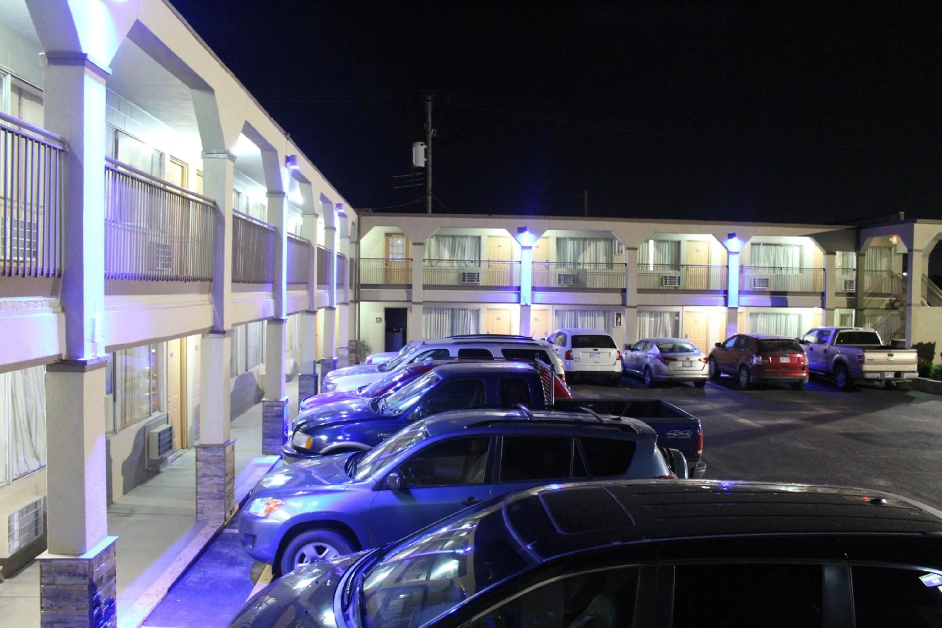 Property building in Hutchinson Inn