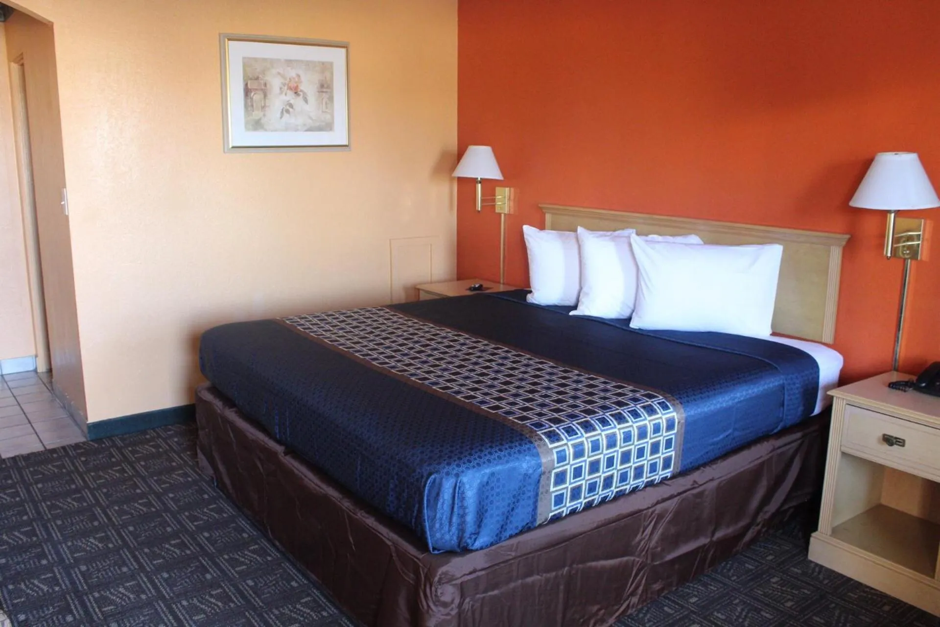 Bed in Hutchinson Inn