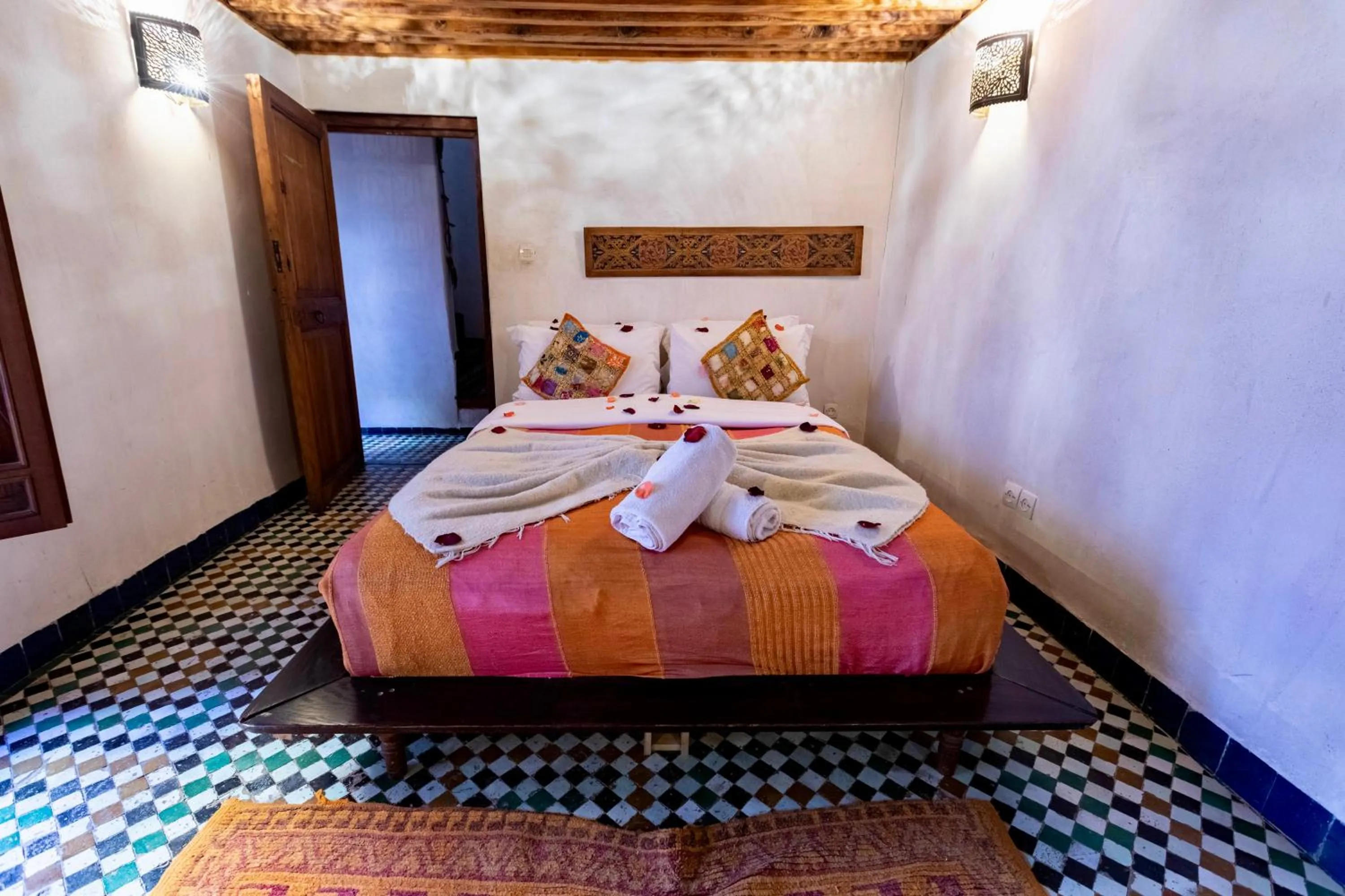 Bedroom, Bed in Dar Attajalli