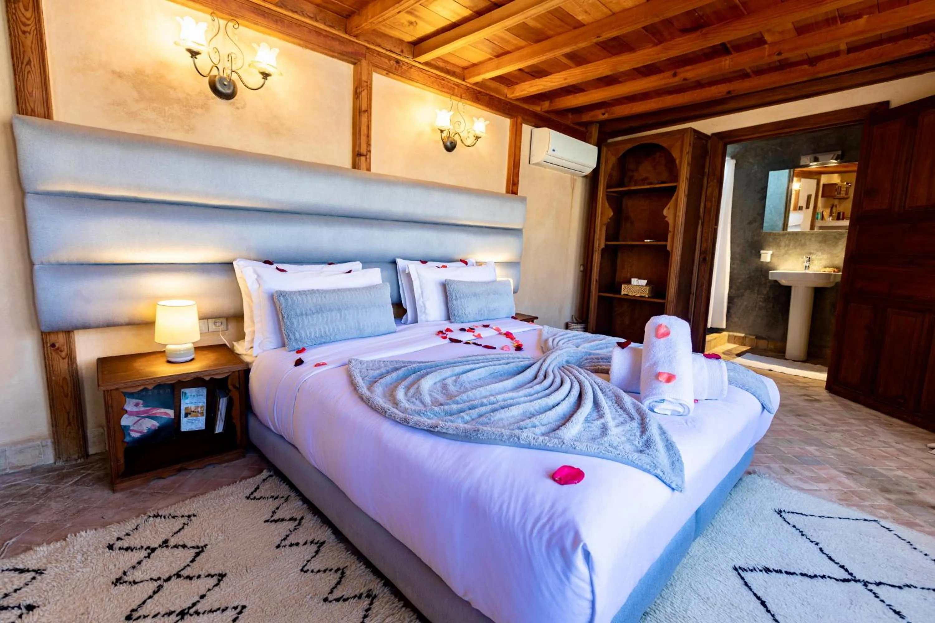 Bed in Dar Attajalli