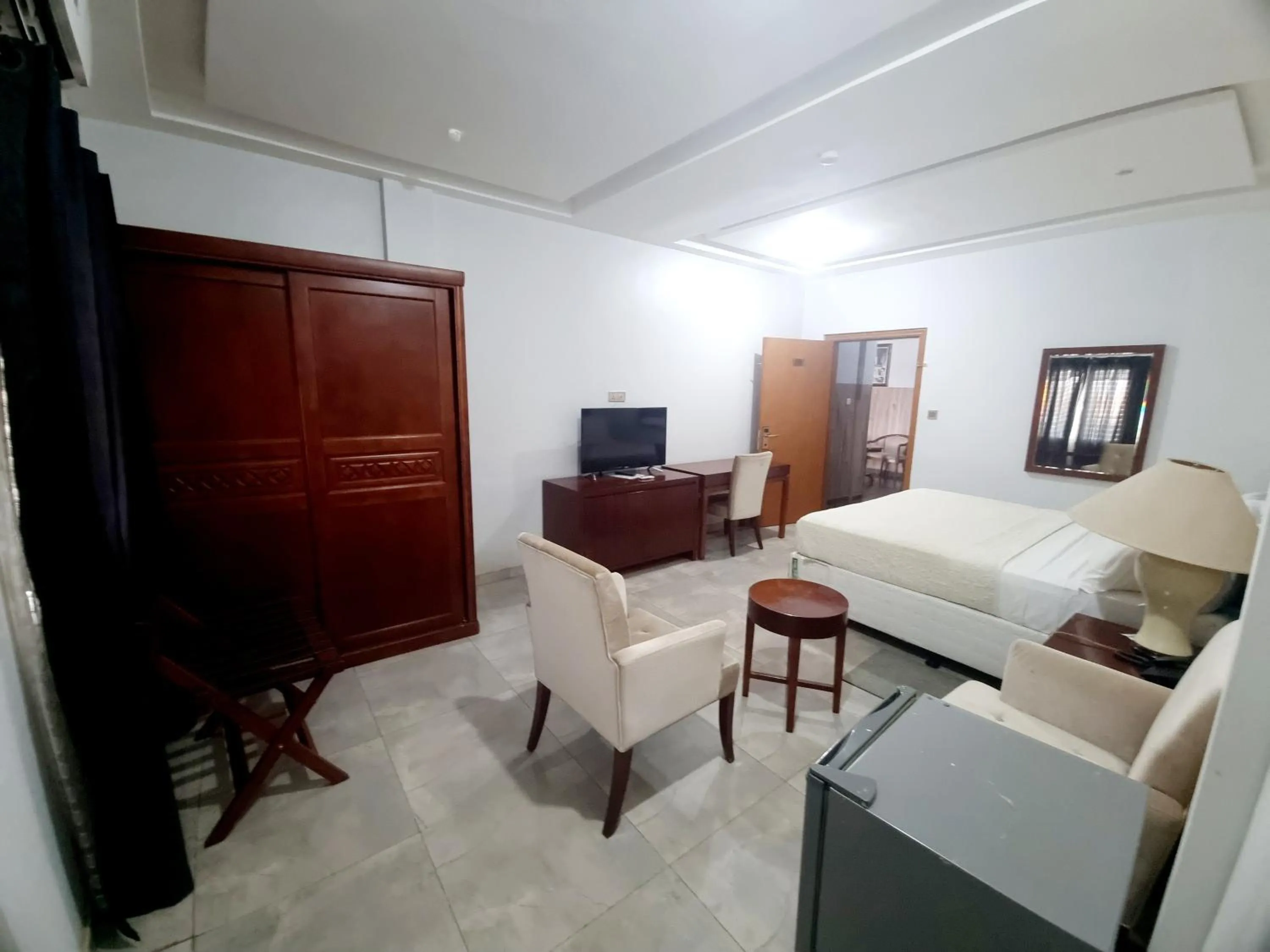 Bed in HOTEL AMBASSADORS ANNEXE