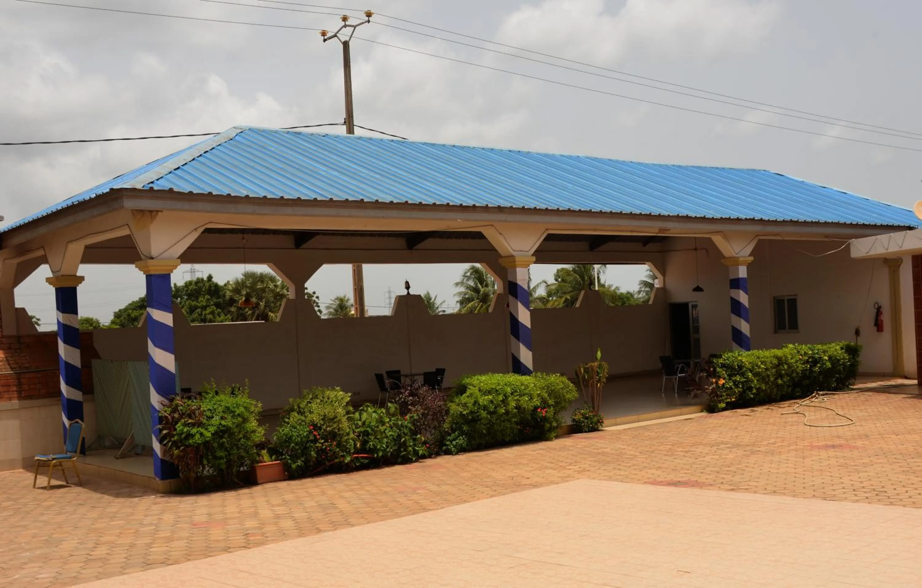 Restaurant/places to eat in HOTEL AMBASSADORS ANNEXE