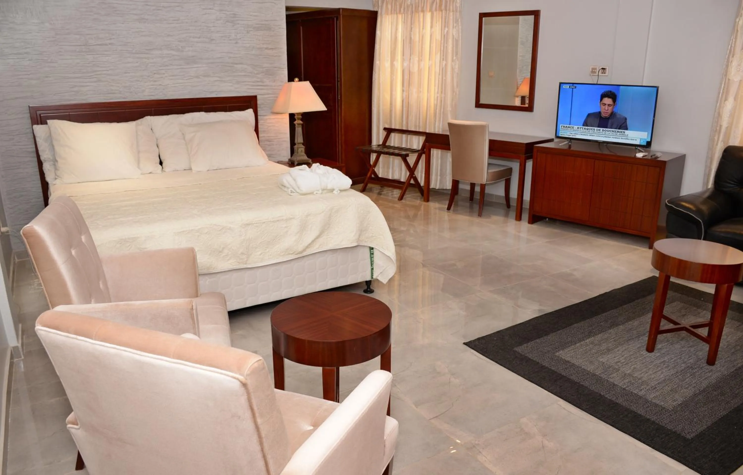 Bed in HOTEL AMBASSADORS ANNEXE