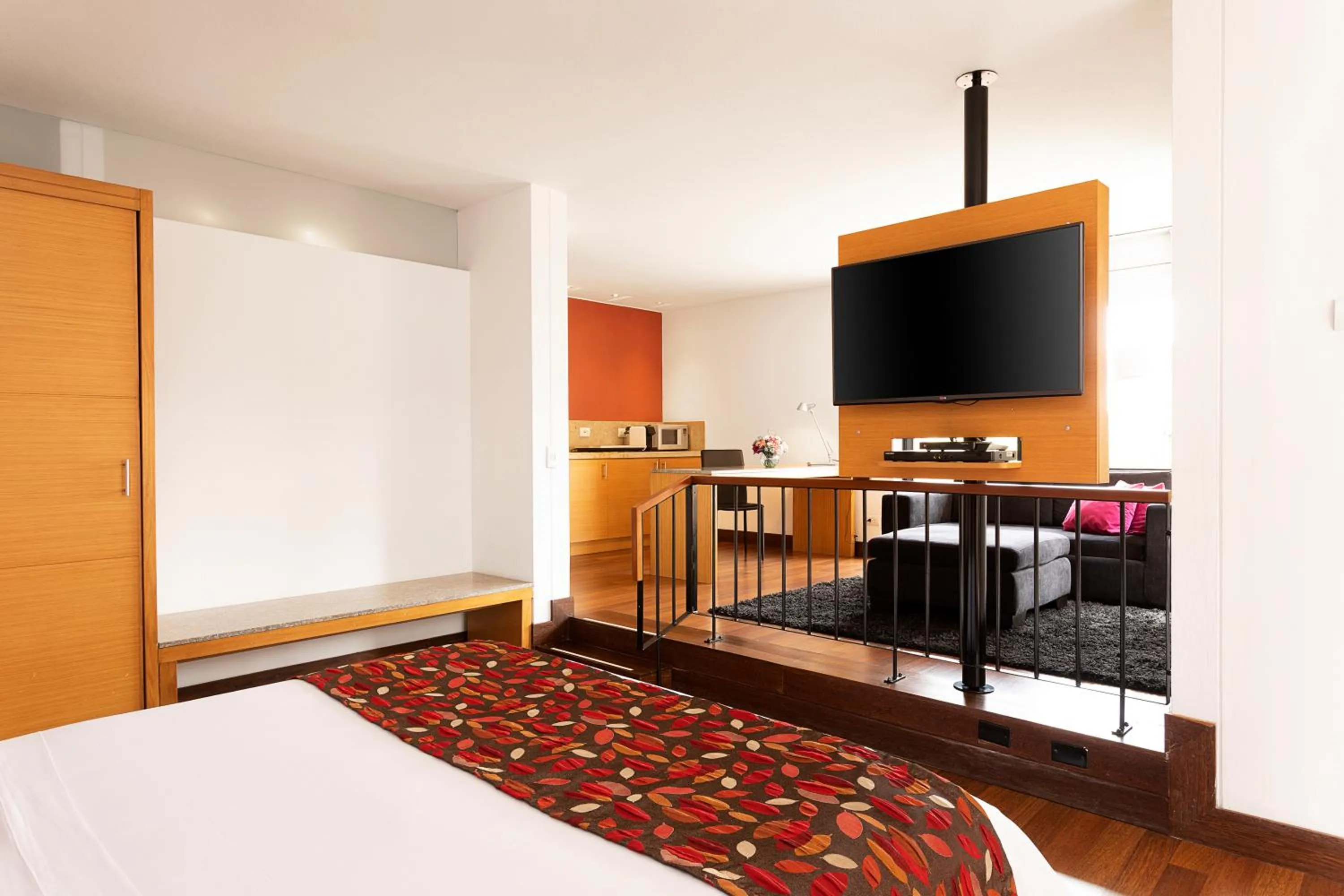 Living room, Bed in Hotel bh La Quinta