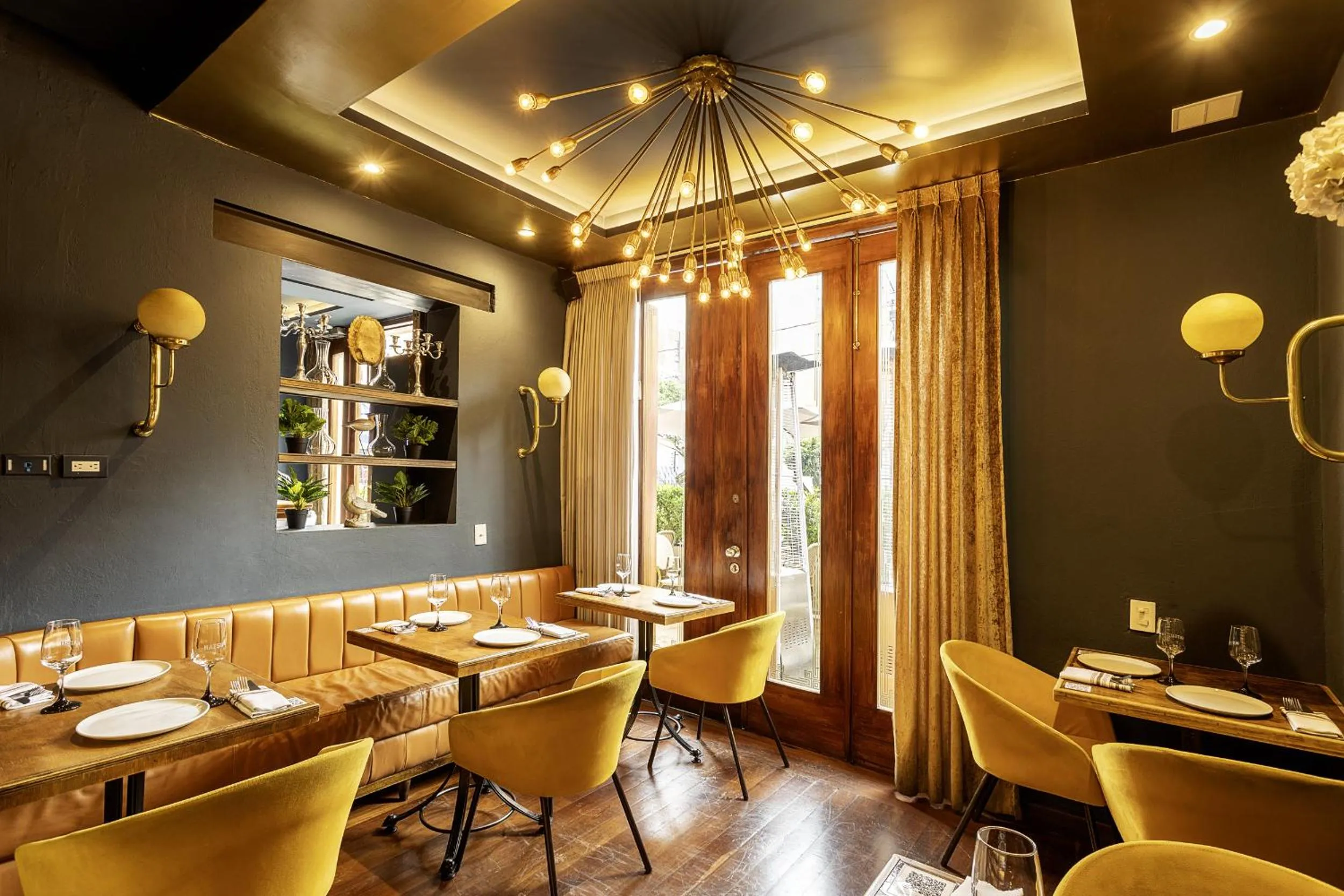 Restaurant/places to eat in Hotel bh La Quinta