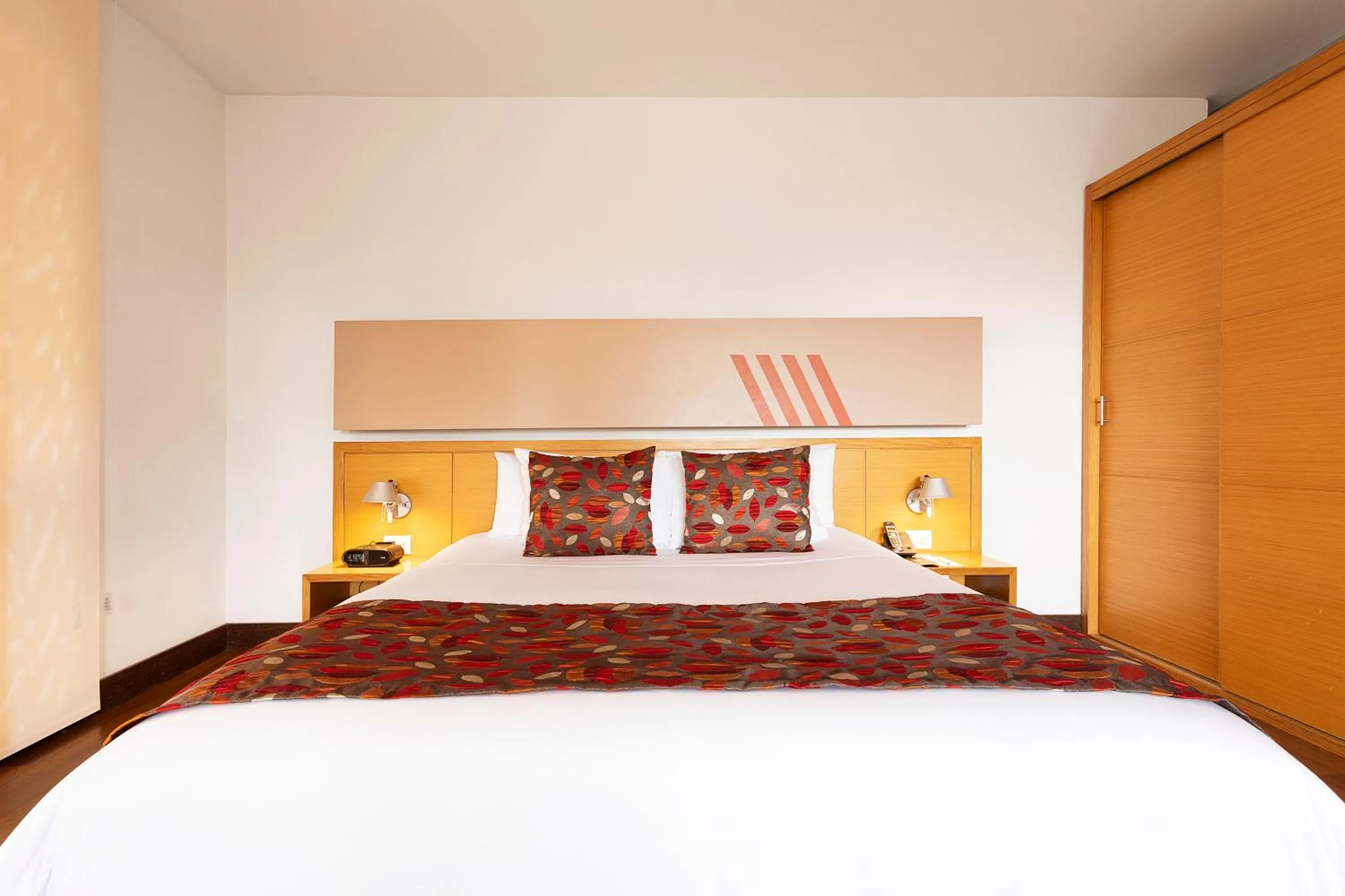 View (from property/room), Bed in Hotel bh La Quinta