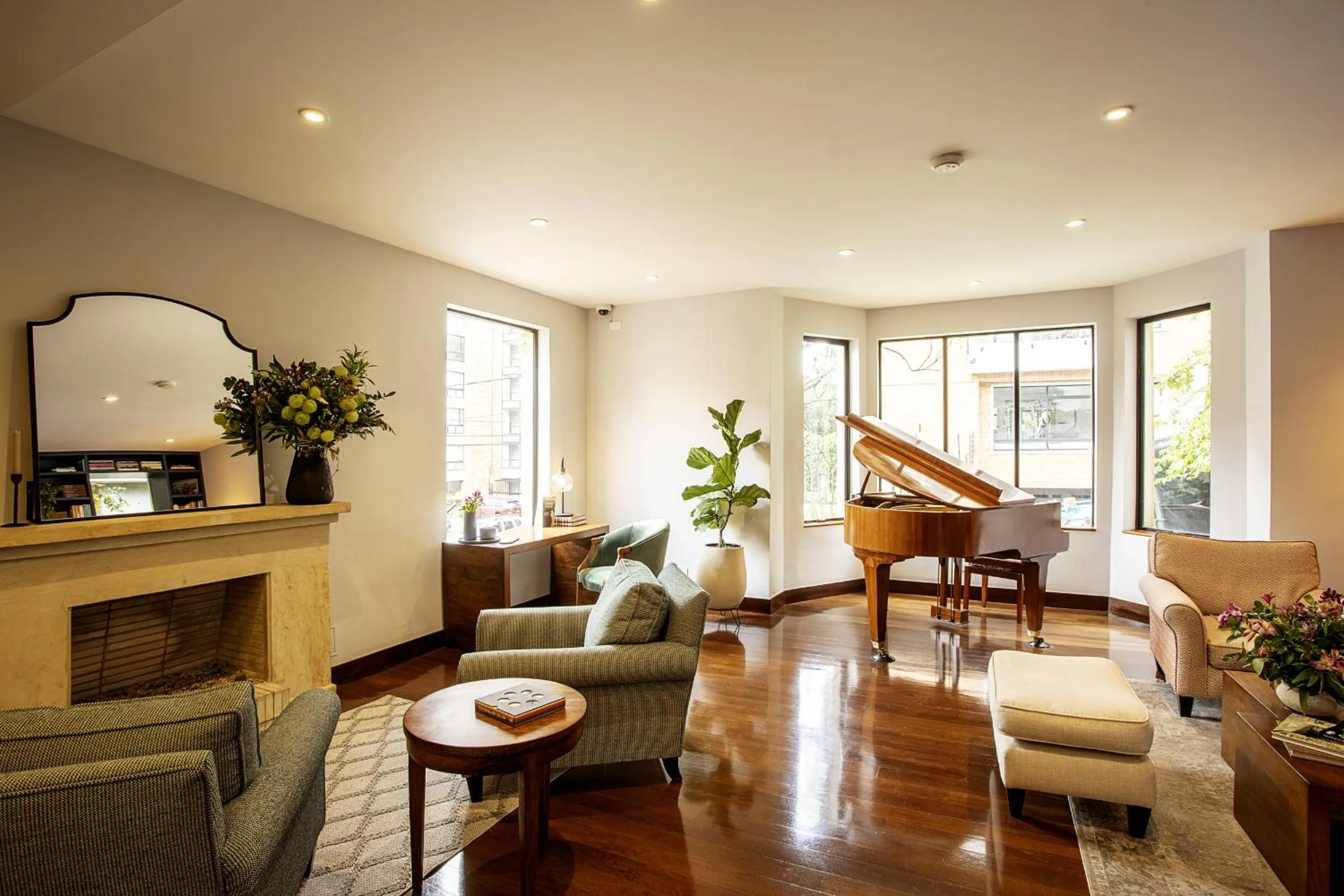 Property building in Hotel bh La Quinta