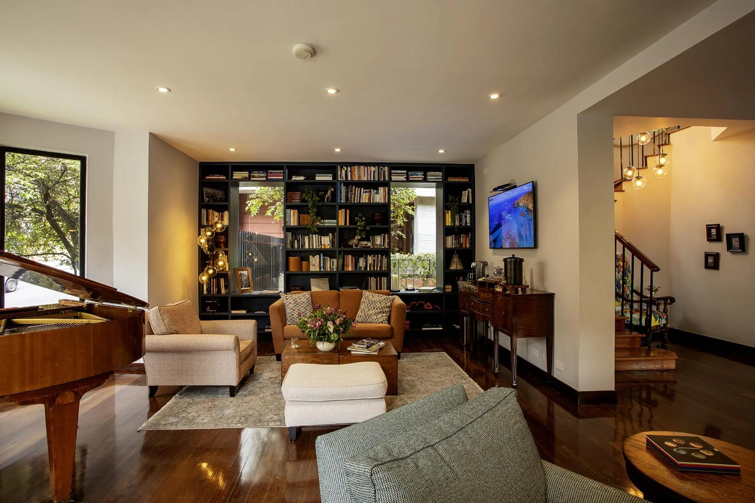 Property building in Hotel bh La Quinta