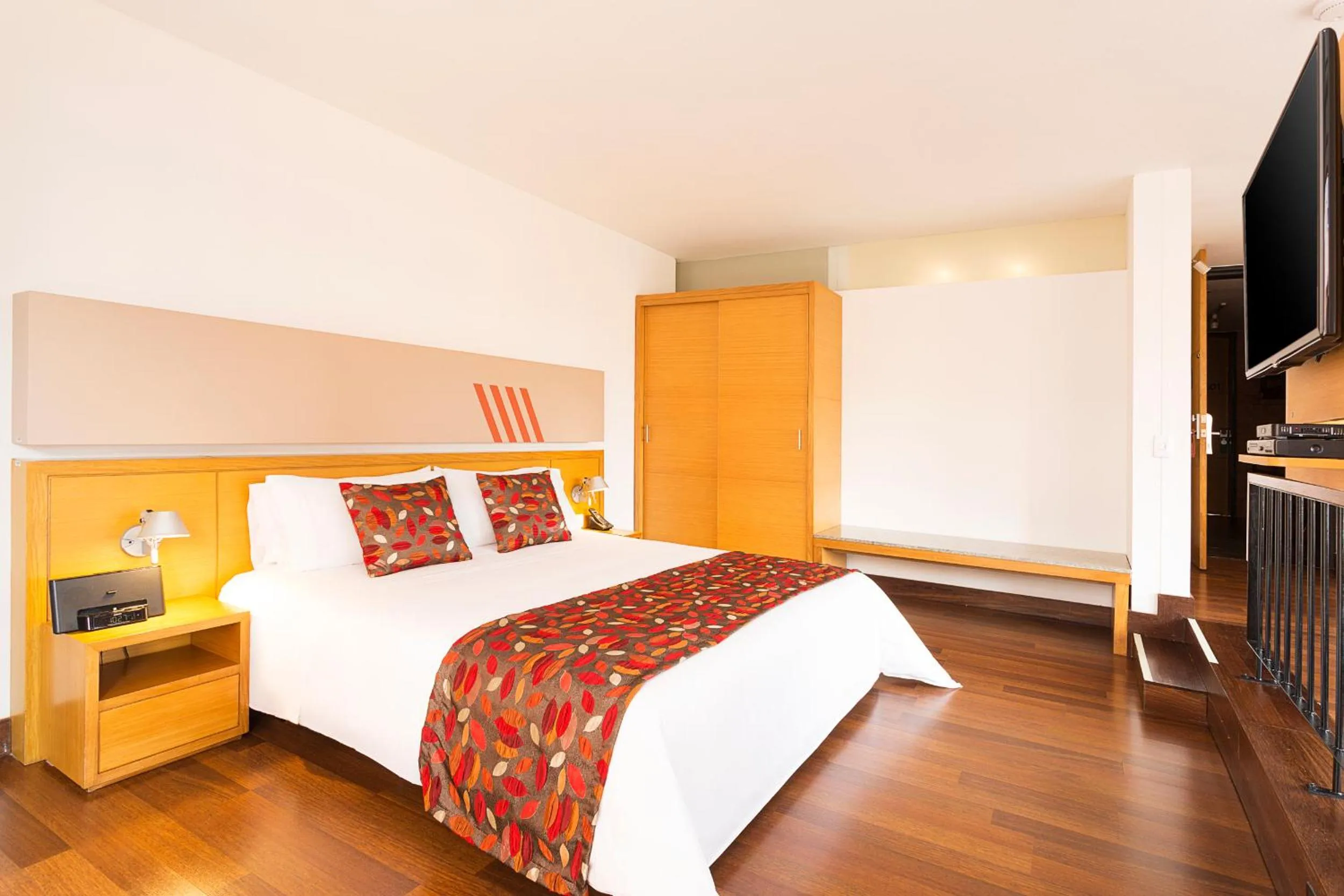 Bedroom, Bed in Hotel bh La Quinta