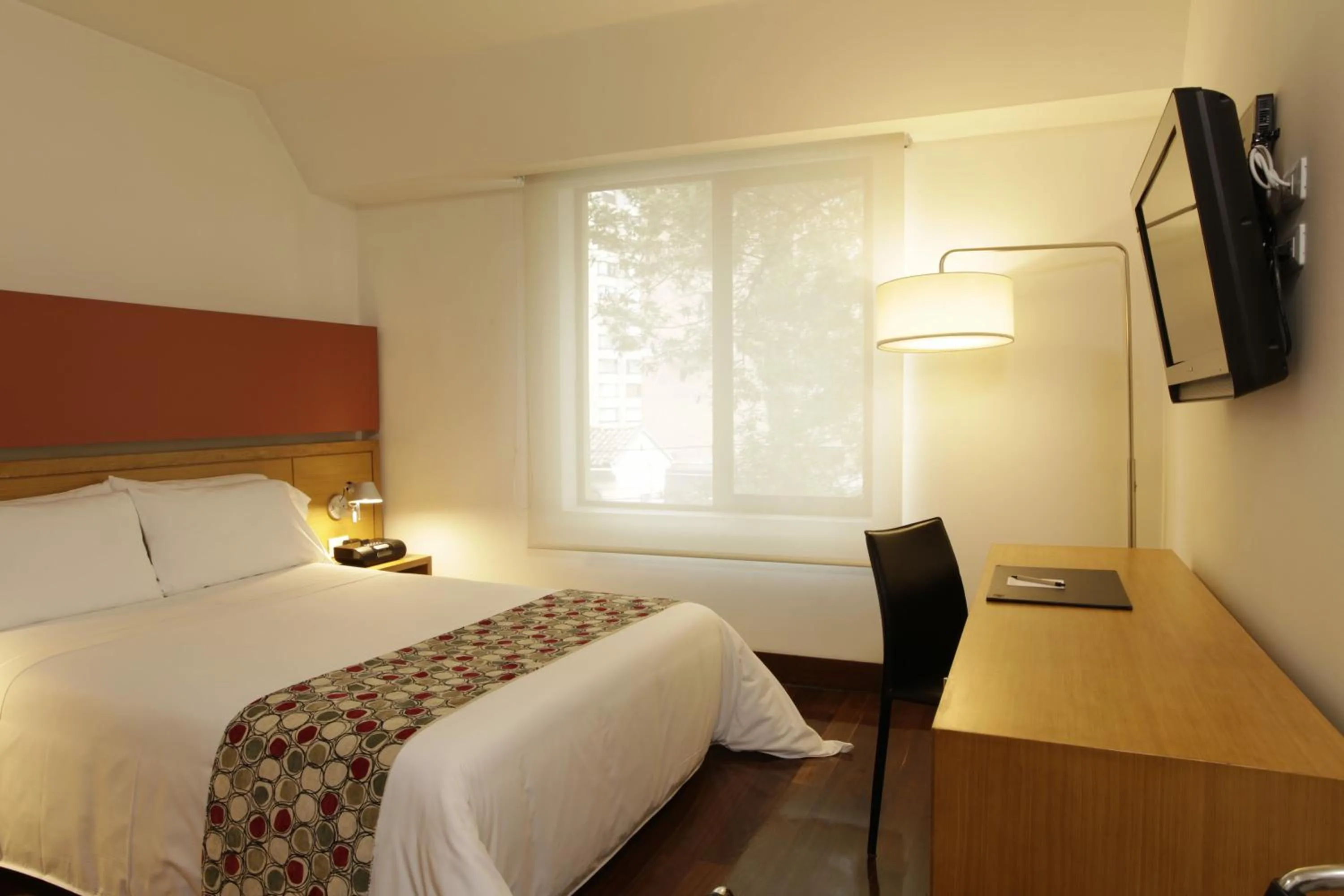 Bedroom, Bed in Hotel bh La Quinta