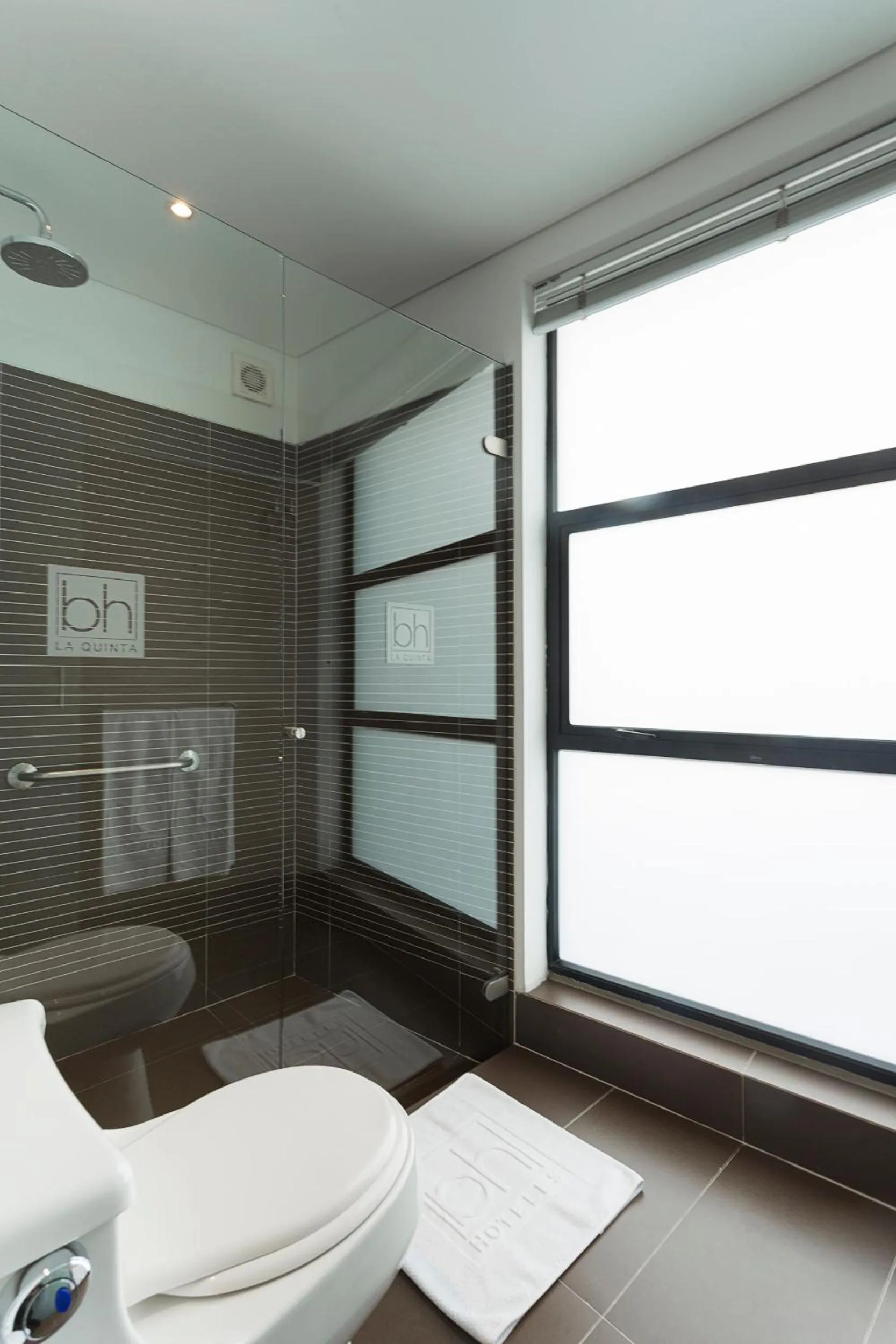 Bathroom in Hotel bh La Quinta