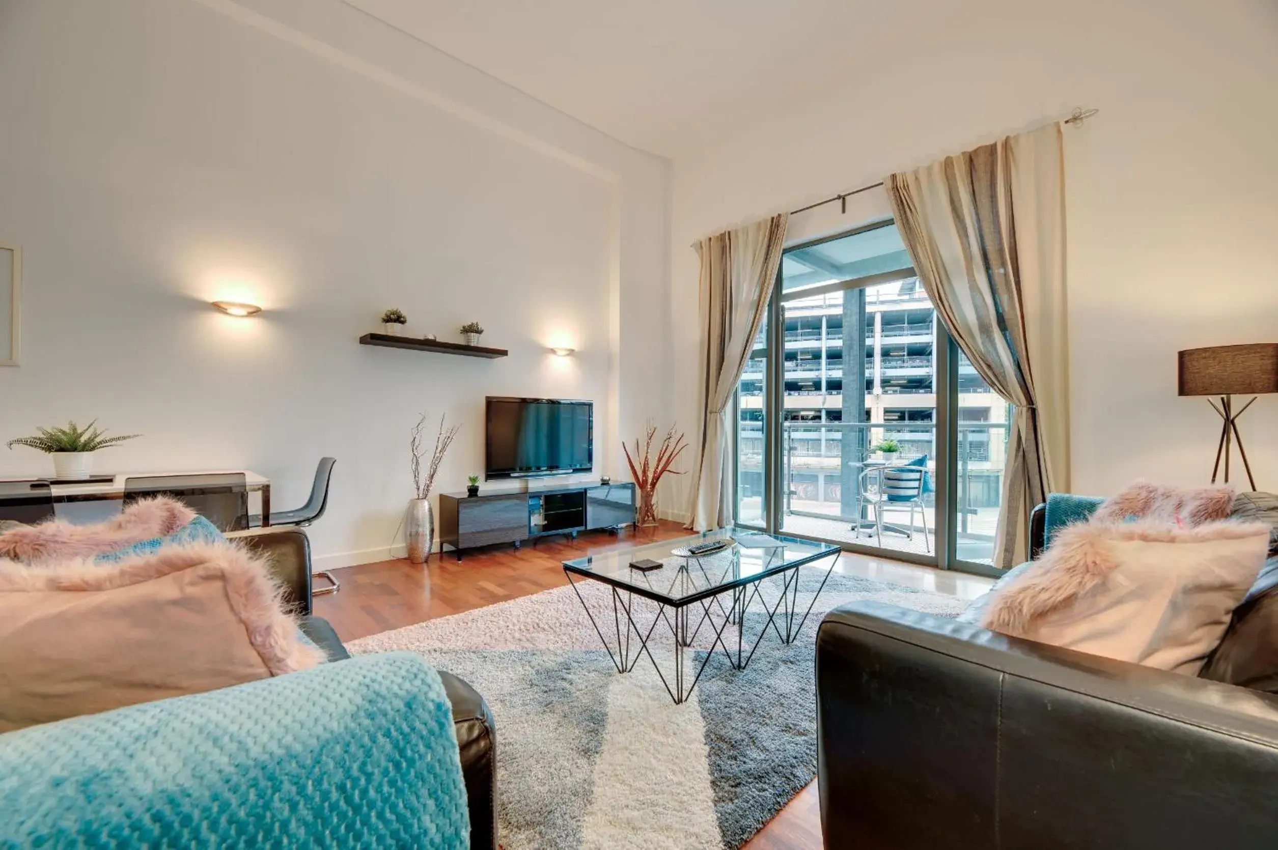 Crown Apartments 1C by Week2Week Crown Apartments 1C by Week2Week