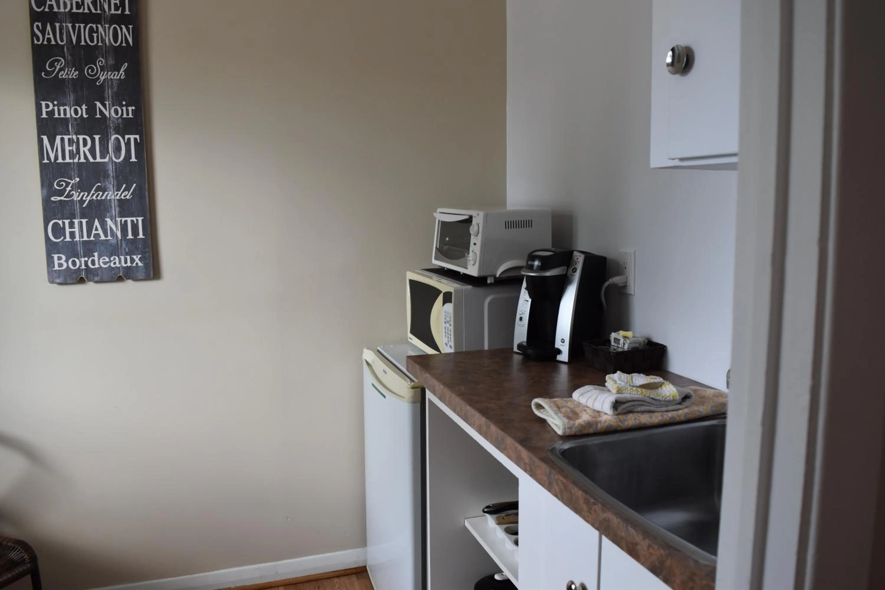 Kitchen or kitchenette in Motel de L'Anse et Camping Rimouski