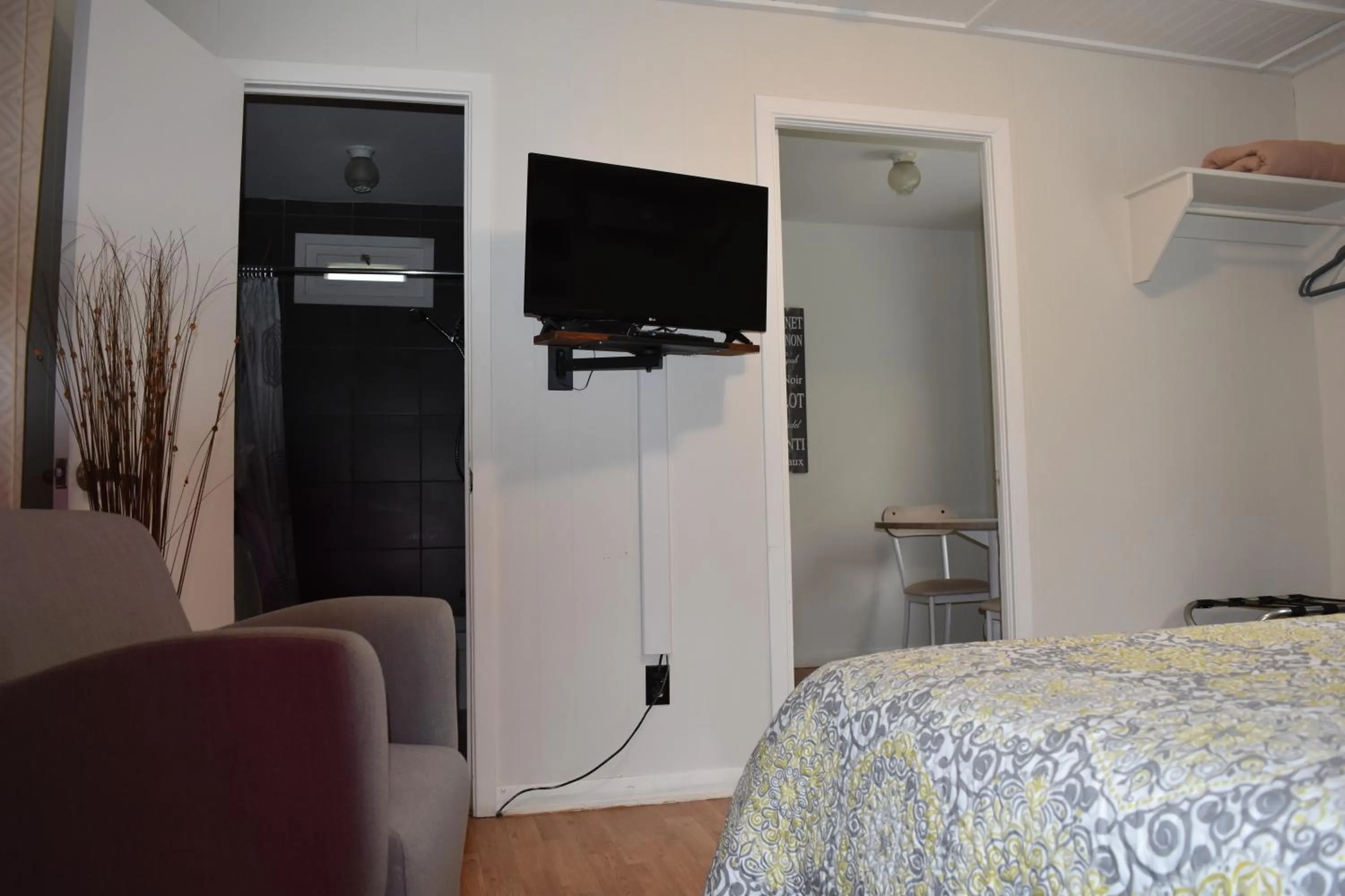 Photo of the whole room, Bed in Motel de L'Anse et Camping Rimouski