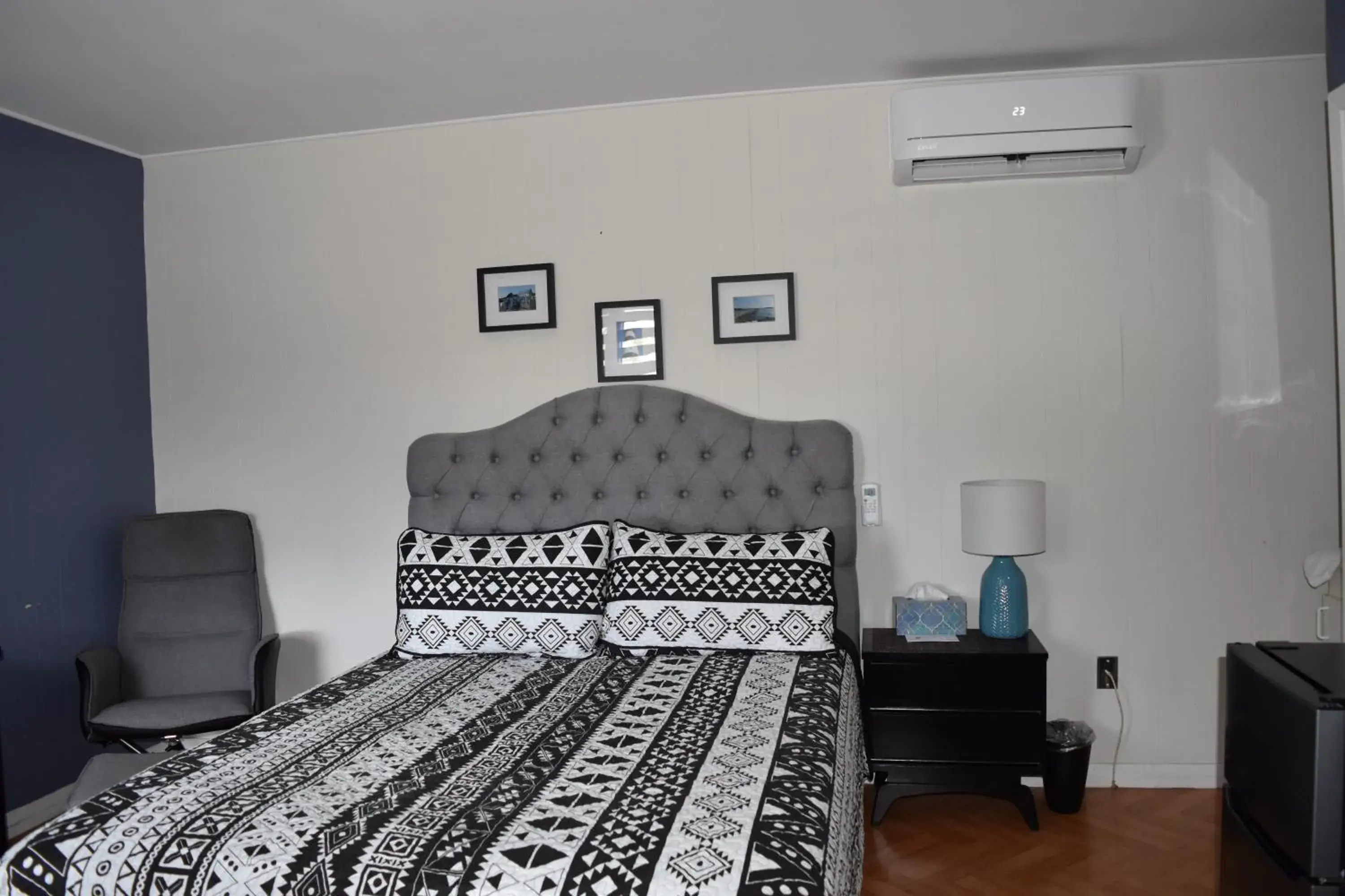 Lit Queen in Motel de L'Anse et Camping Rimouski Lit Queen in Motel de L'Anse et Camping Rimouski