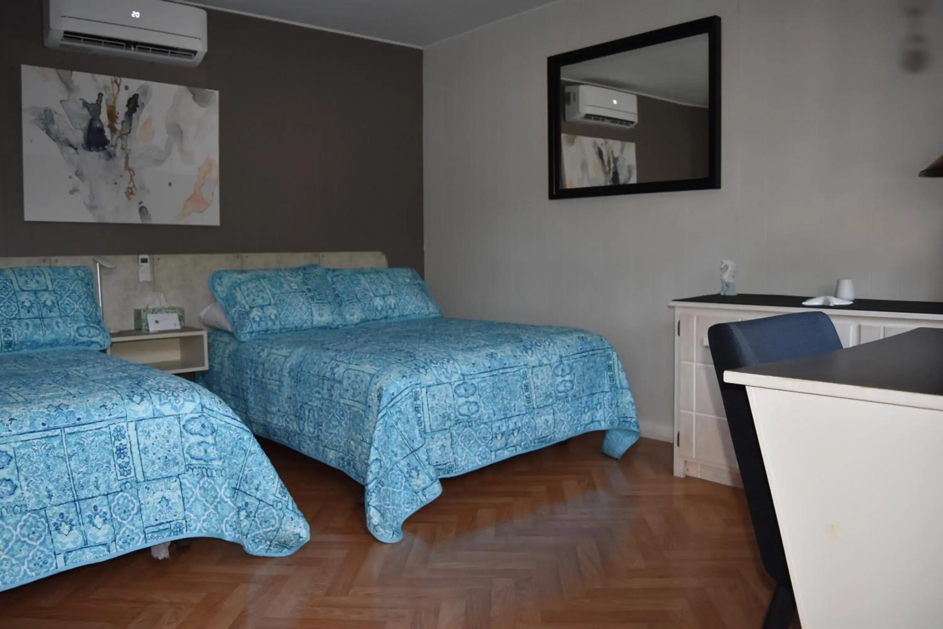 Double Room with Two Double Beds in Motel de L'Anse et Camping Rimouski Double Room with Two Double Beds in Motel de L'Anse et Camping Rimouski