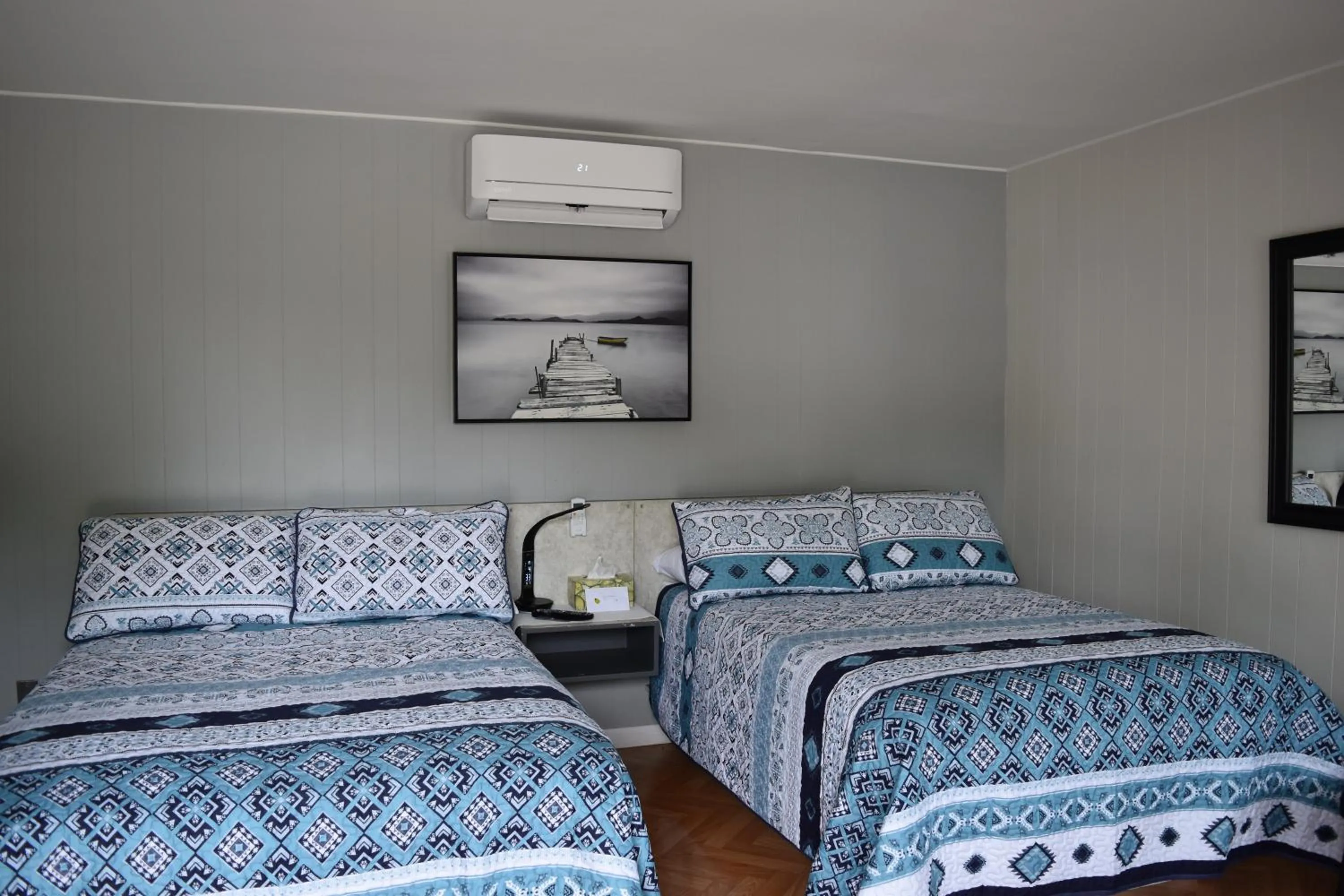 Bedroom, Bed in Motel de L'Anse et Camping Rimouski