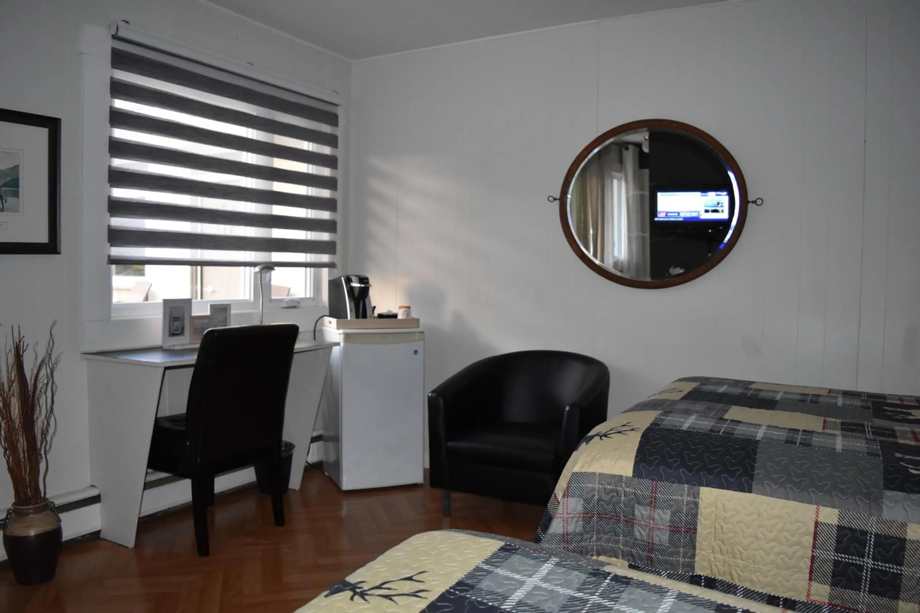 Photo of the whole room, Bed in Motel de L'Anse et Camping Rimouski