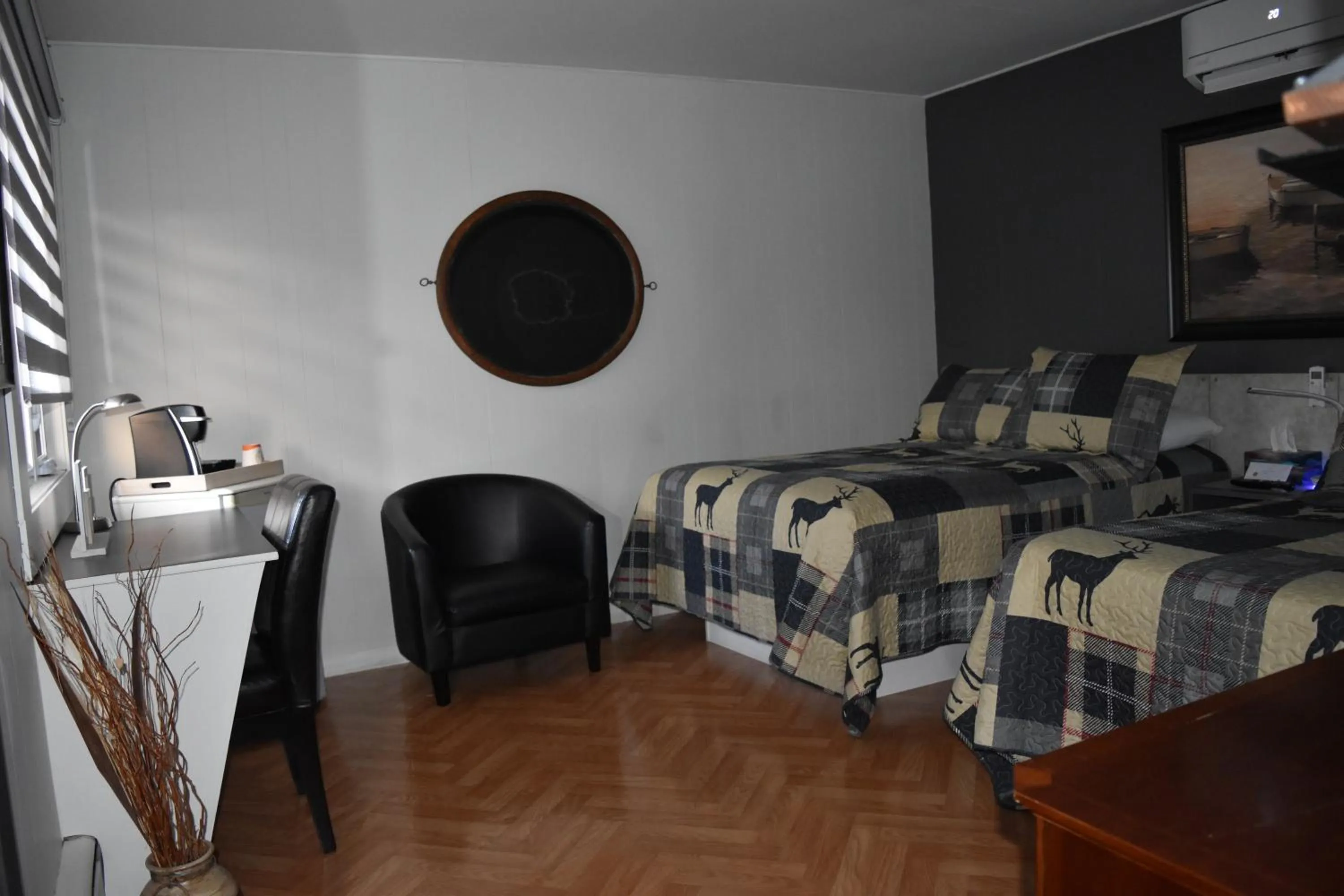 Photo of the whole room, Bed in Motel de L'Anse et Camping Rimouski