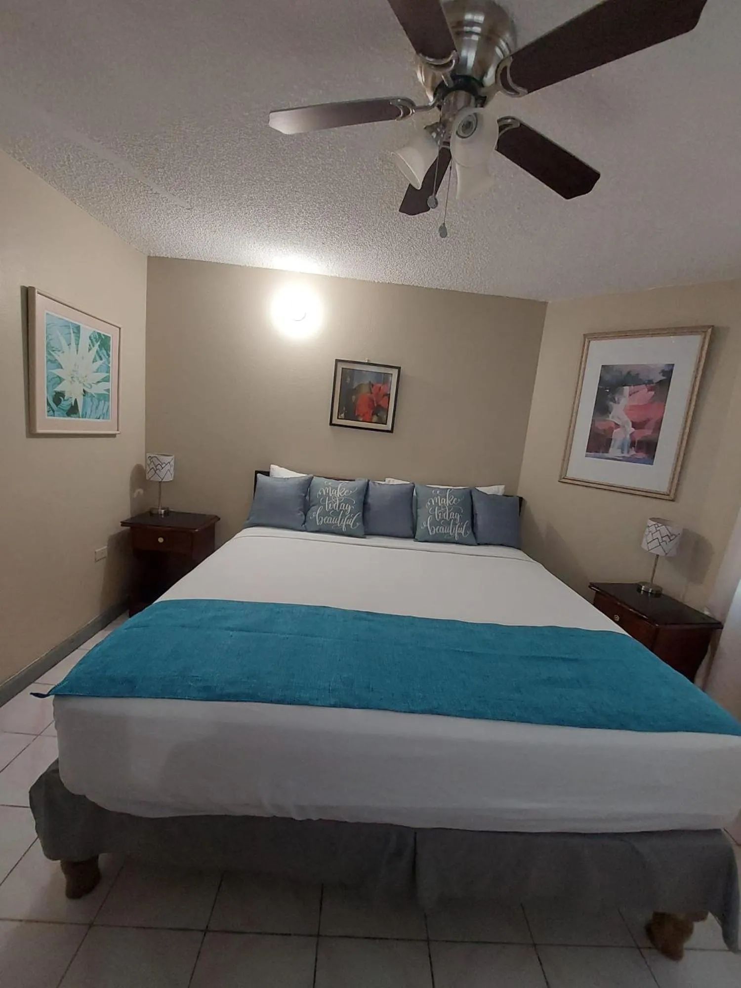 Bed in ROSI Ocean Sand Hotel Apt (@Sandcastles)