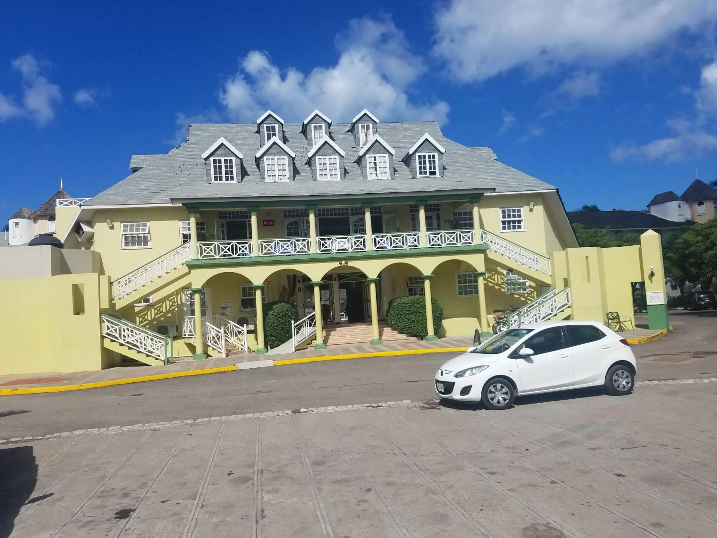 Property building in ROSI Ocean Sand Hotel Apt (@Sandcastles)