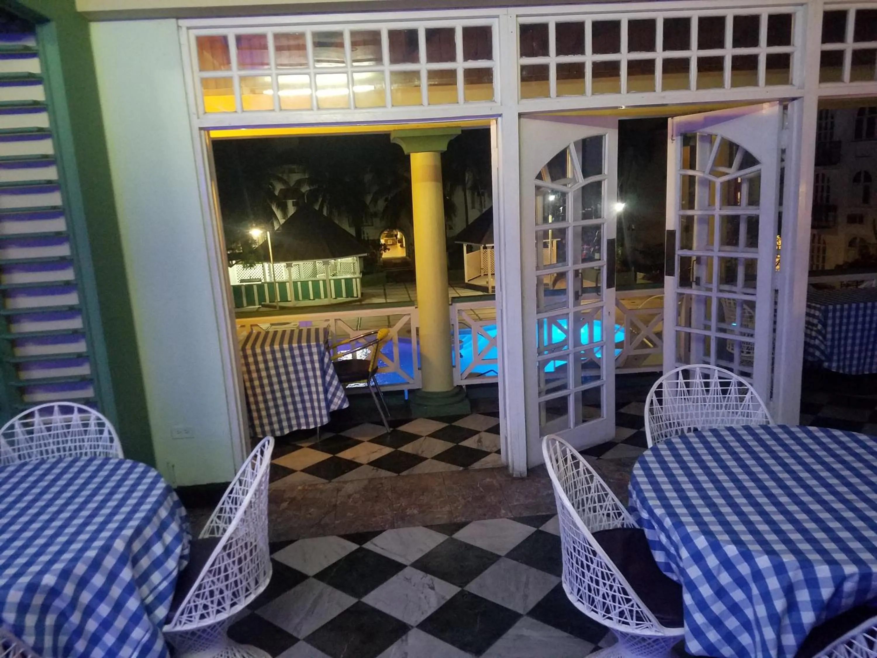 Restaurant/places to eat in ROSI Ocean Sand Hotel Apt (@Sandcastles)