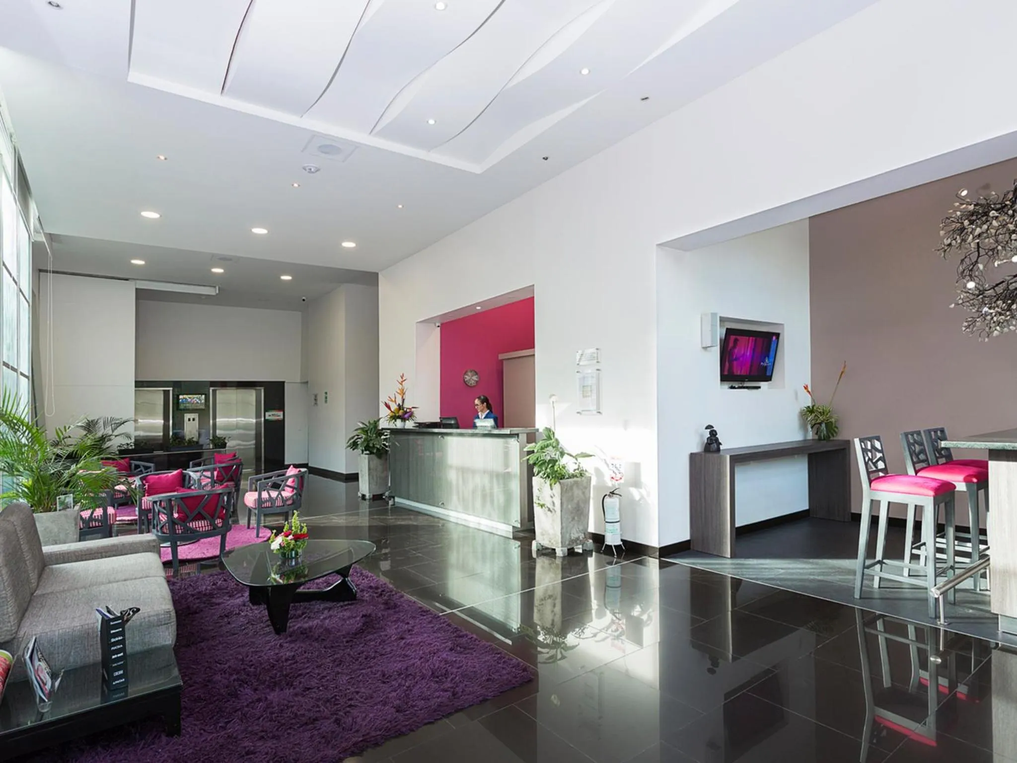 Lobby or reception in Hotel bh El Poblado