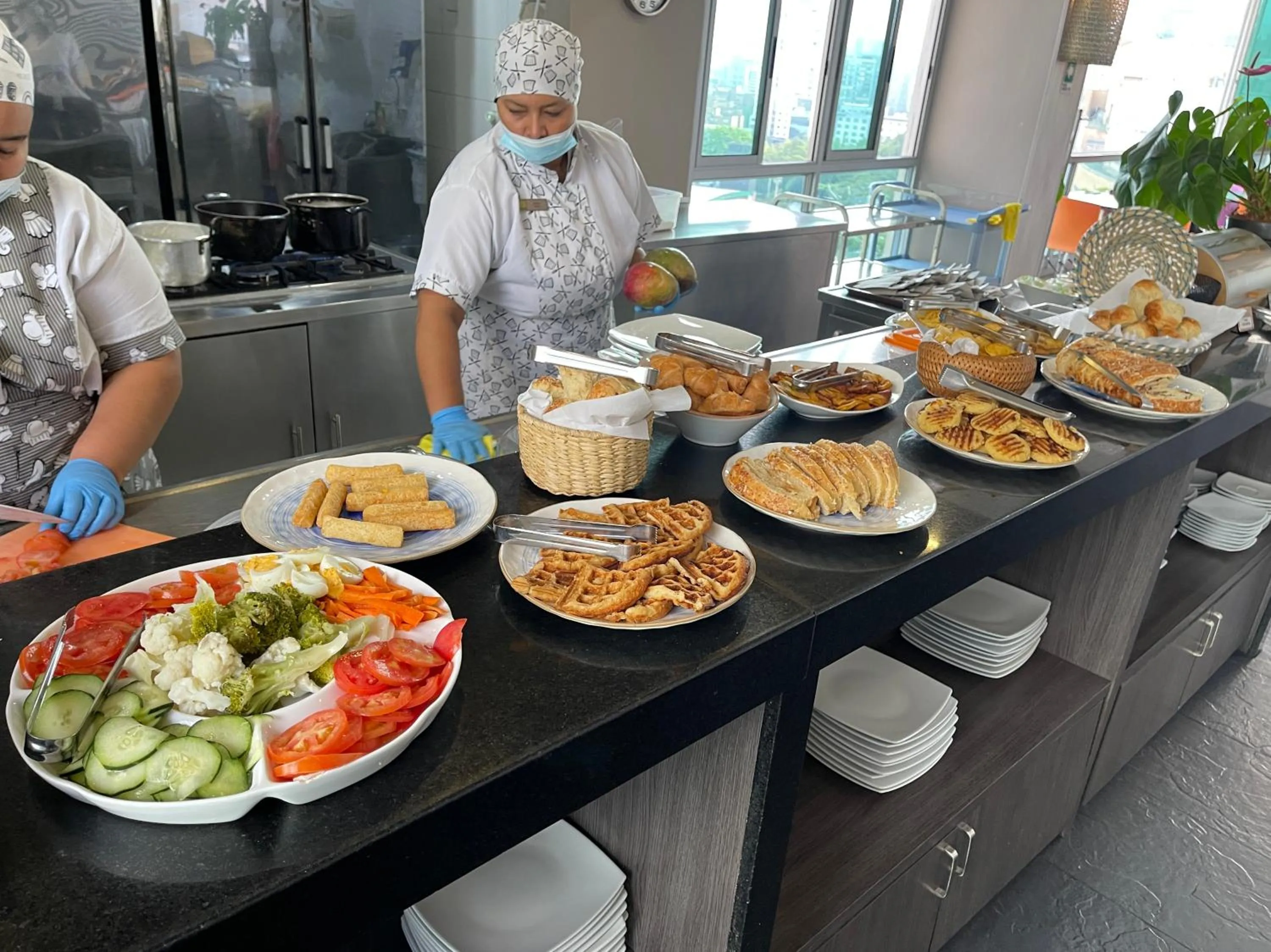 Restaurant/places to eat in Hotel bh El Poblado