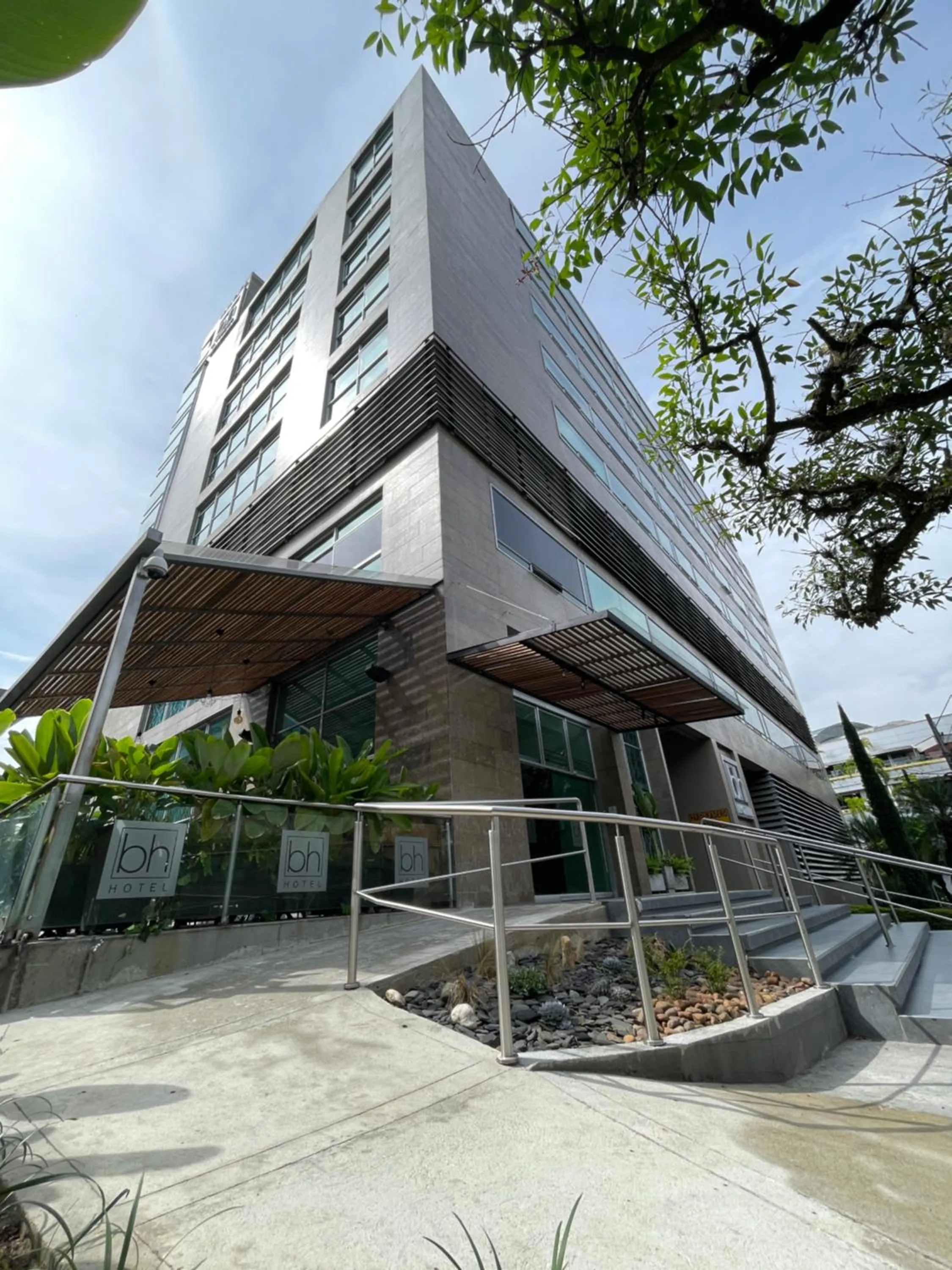 Property building in Hotel bh El Poblado