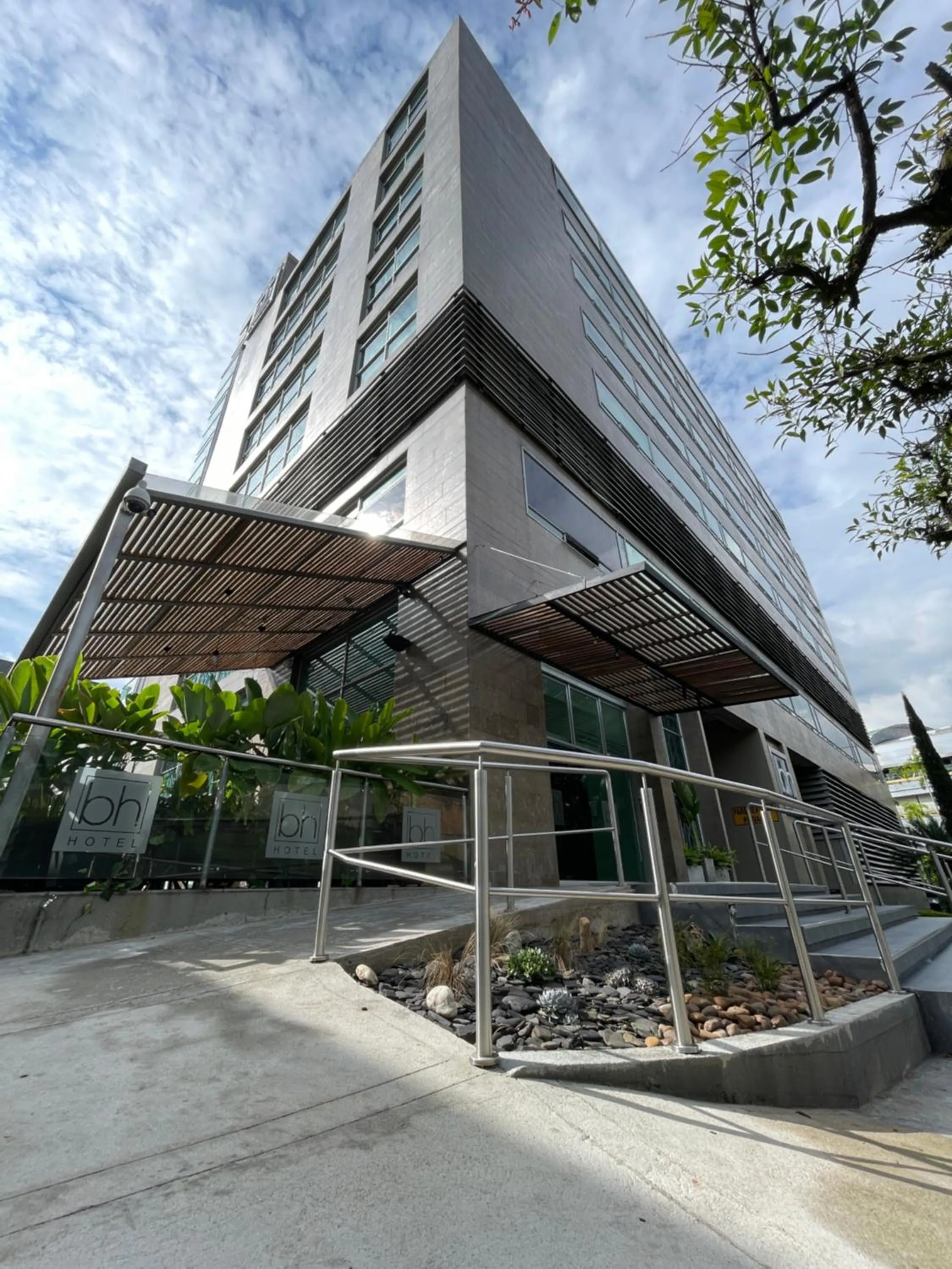 Property building in Hotel bh El Poblado