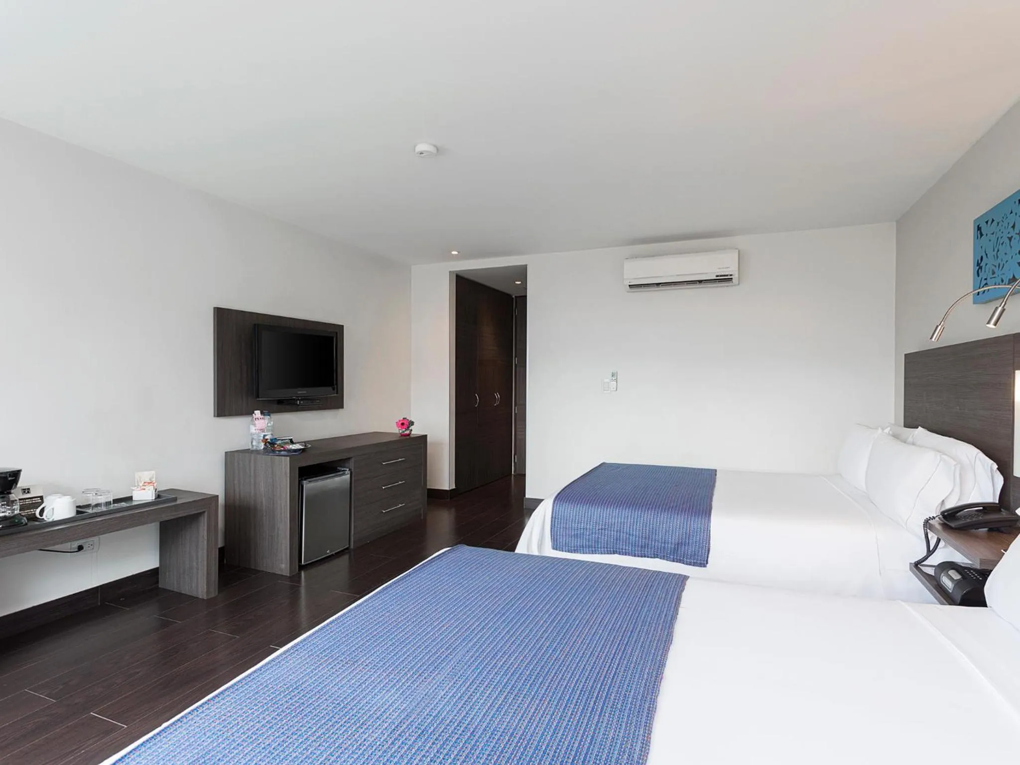 Photo of the whole room, Bed in Hotel bh El Poblado