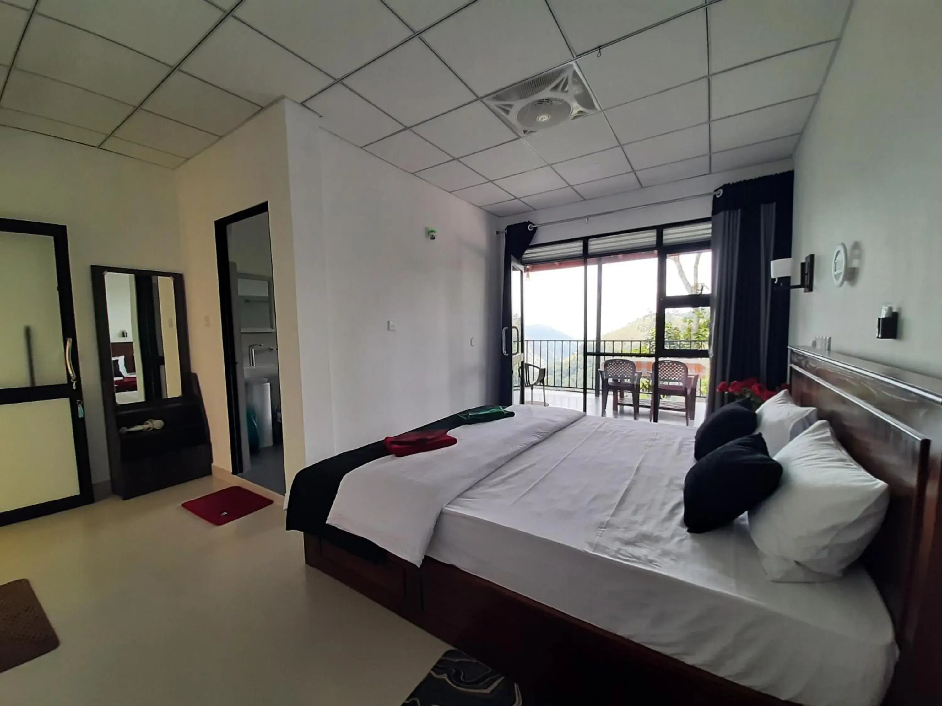 King Room with Mountain View - single occupancy in Glorious Nature Inn King Room with Mountain View - single occupancy in Glorious Nature Inn