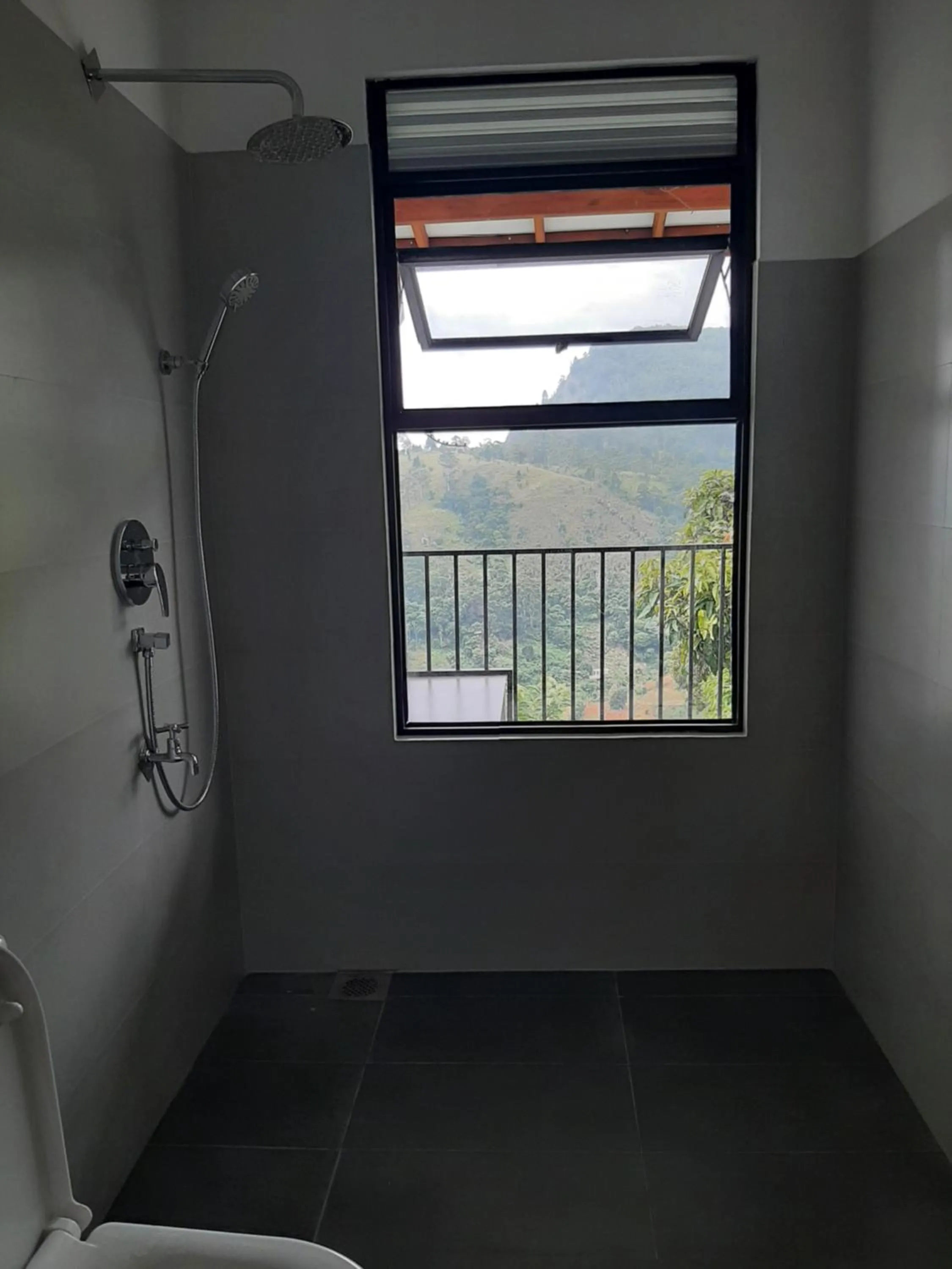 Bathroom in Glorious Nature Inn