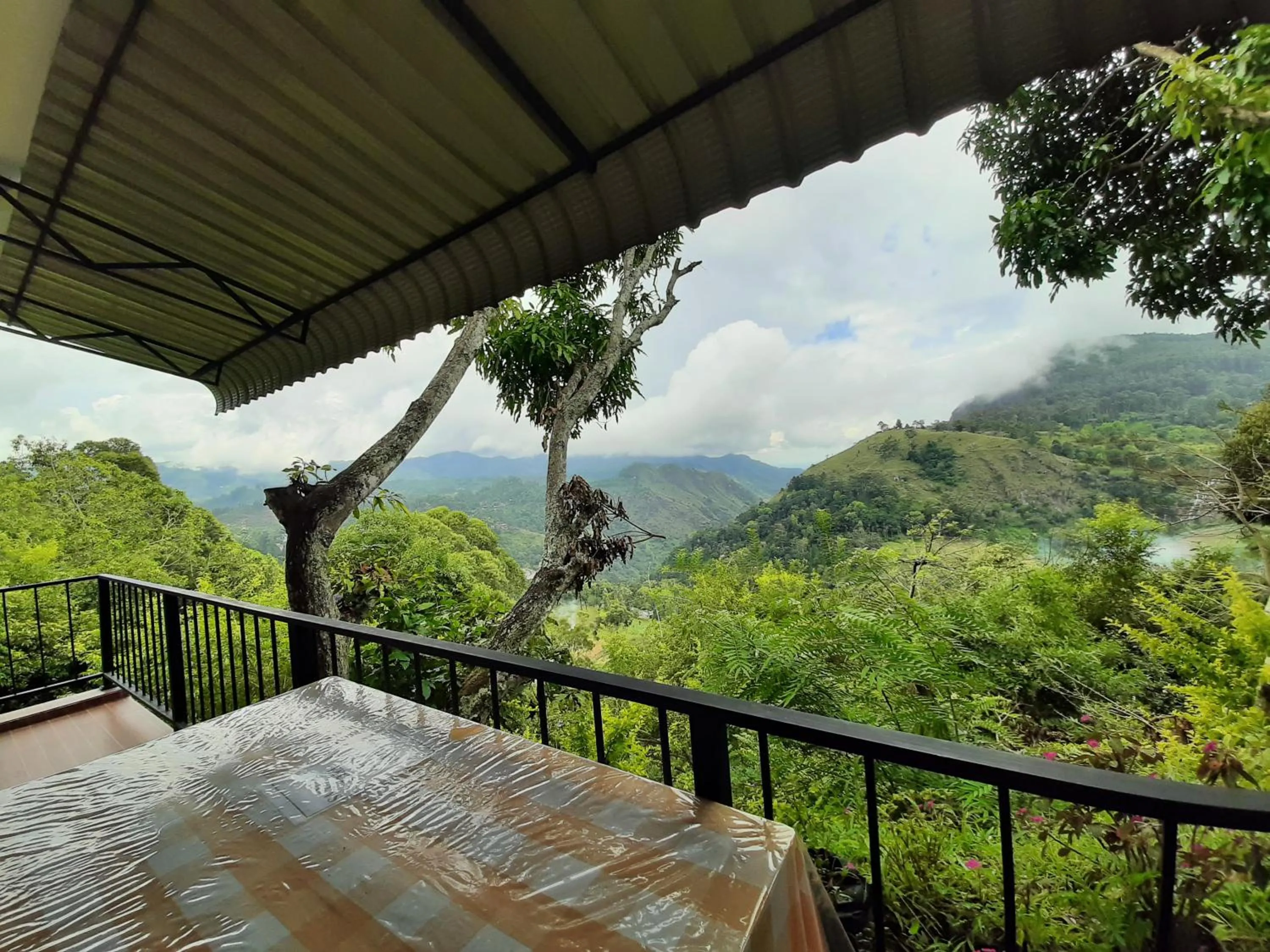 Balcony/Terrace in Glorious Nature Inn