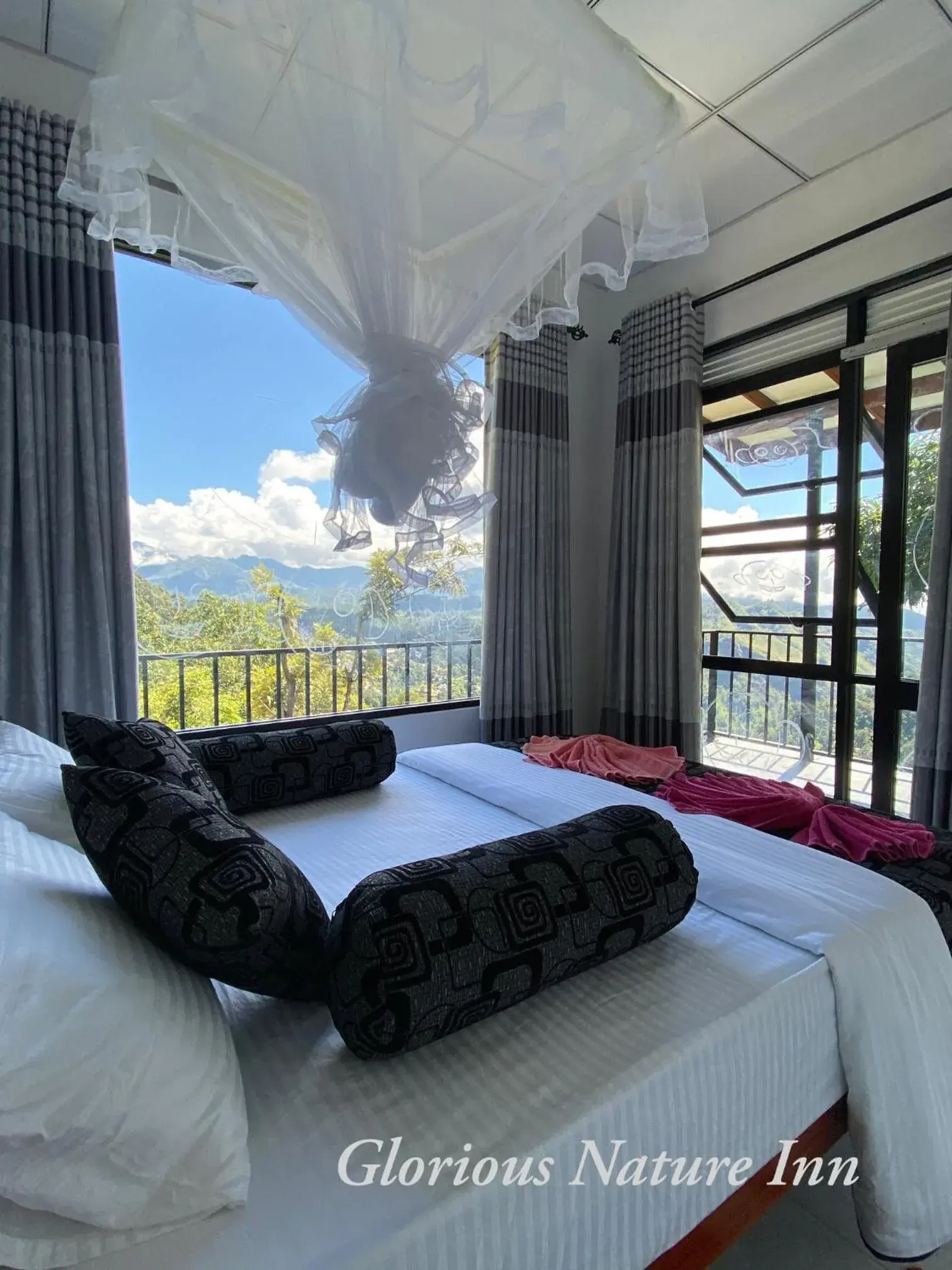 Queen Room with Balcony - single occupancy in Glorious Nature Inn Queen Room with Balcony - single occupancy in Glorious Nature Inn