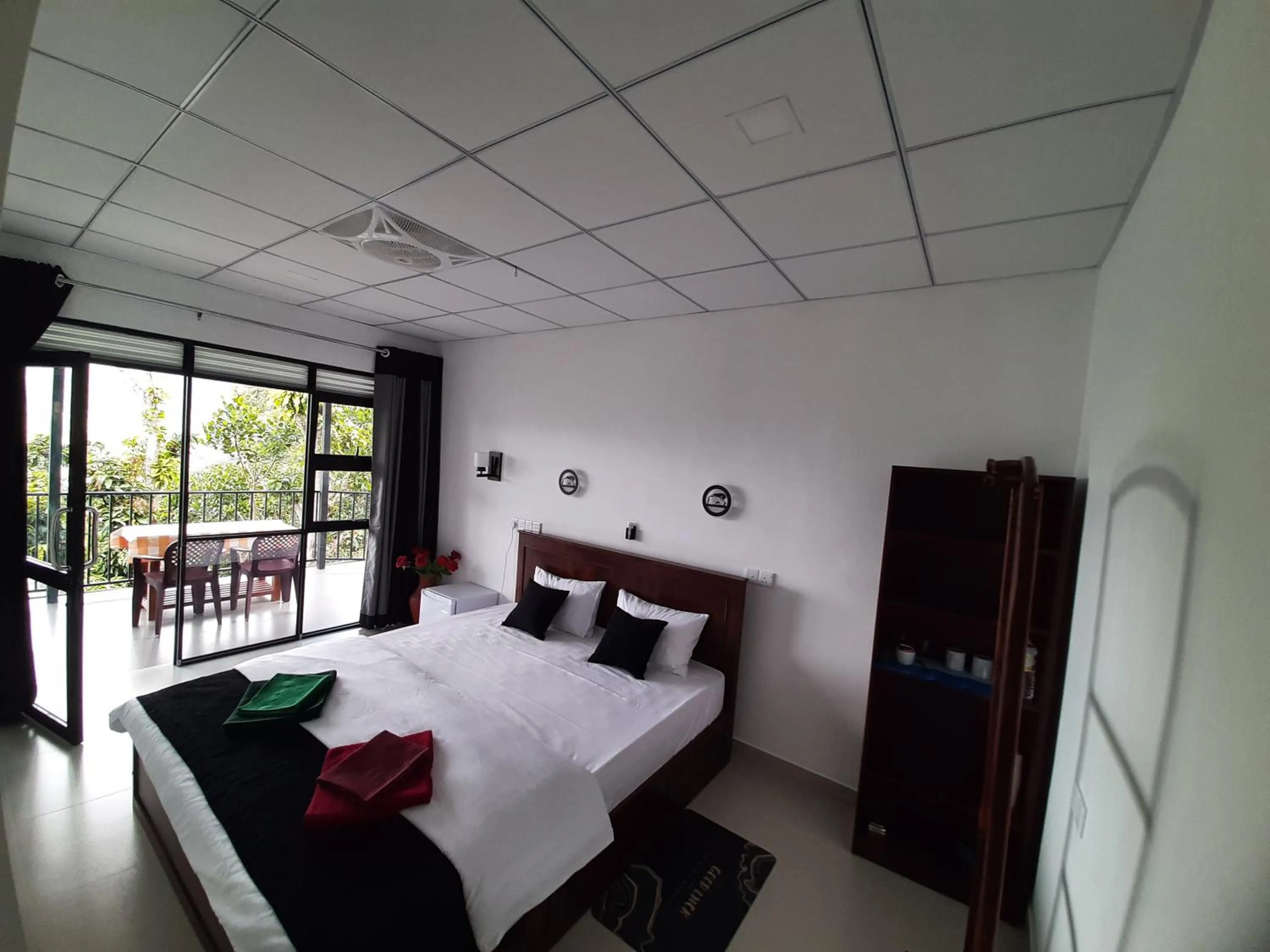 View (from property/room), Bed in Glorious Nature Inn