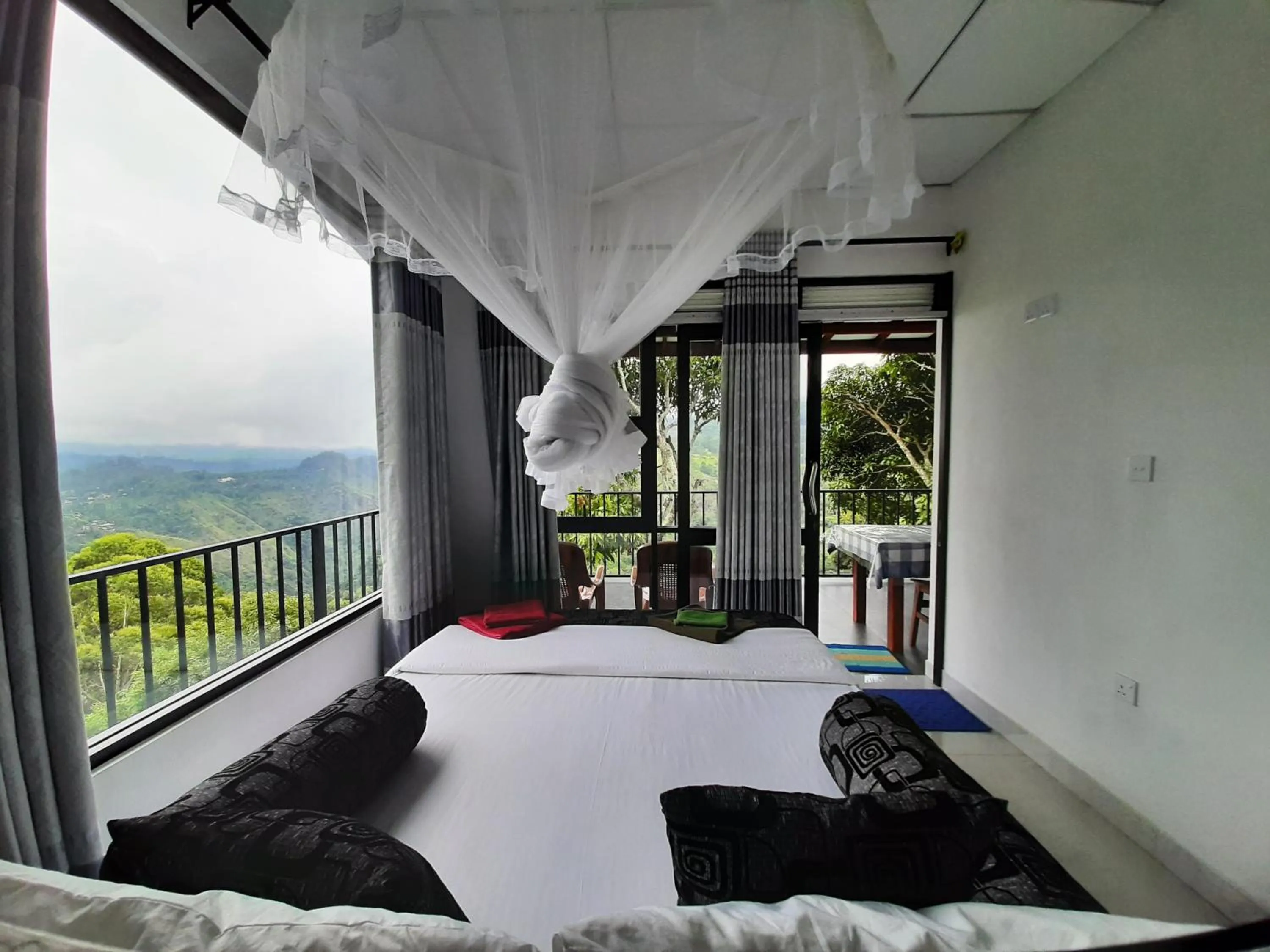 Balcony/Terrace, Bed in Glorious Nature Inn