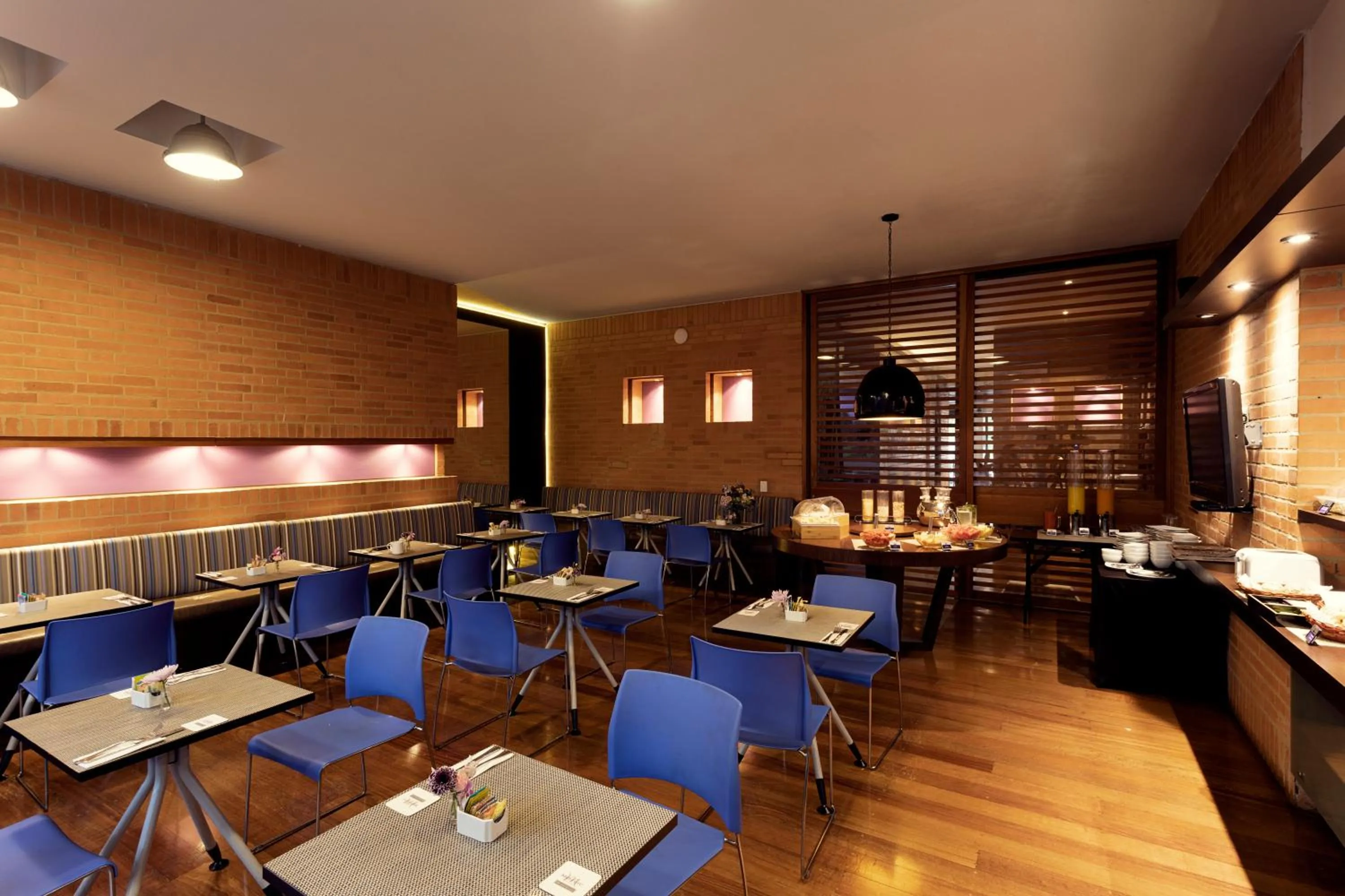 Restaurant/places to eat in Mercure Bogota BH Retiro