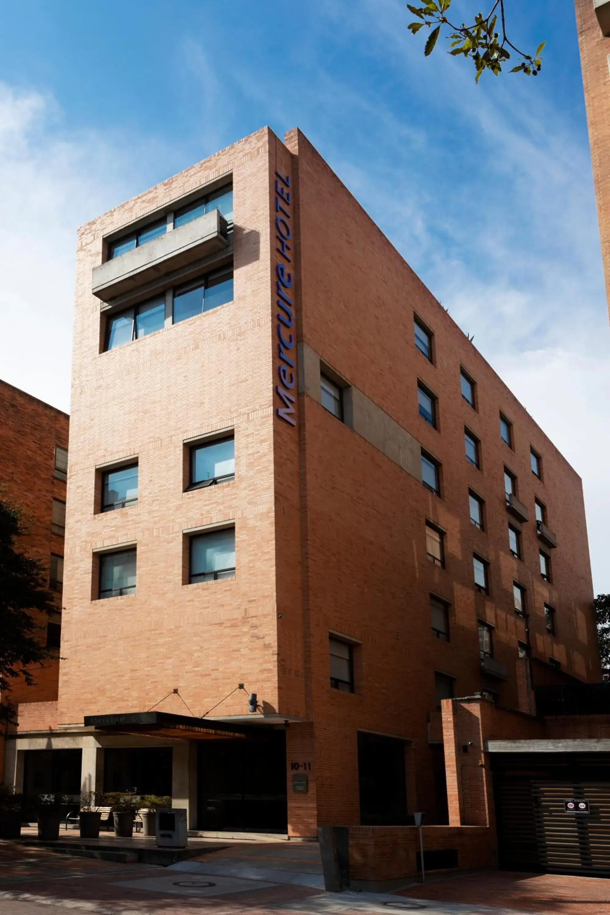 Facade/entrance in Mercure Bogota BH Retiro Facade/entrance in Mercure Bogota BH Retiro