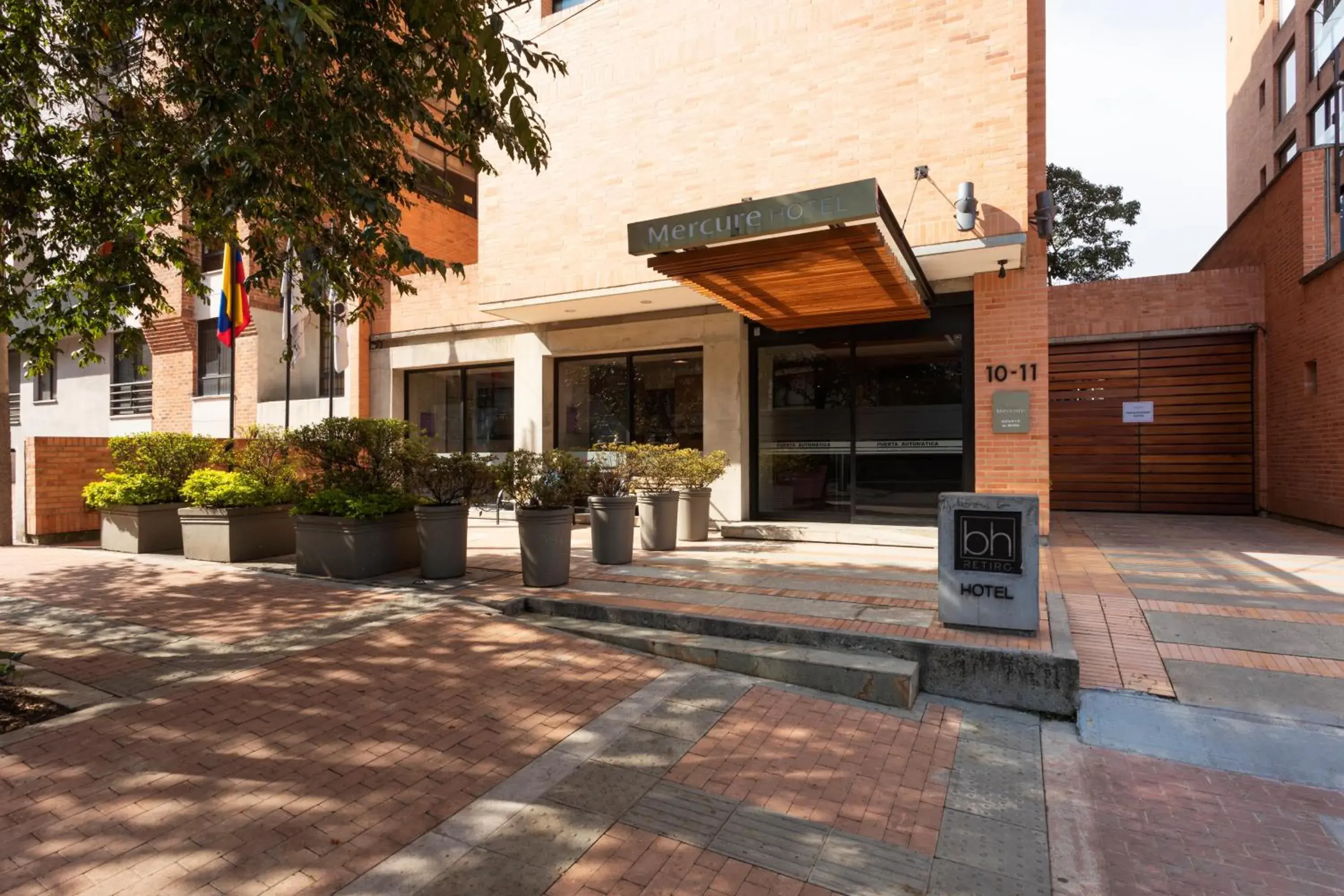 Facade/entrance in Mercure Bogota BH Retiro Facade/entrance in Mercure Bogota BH Retiro