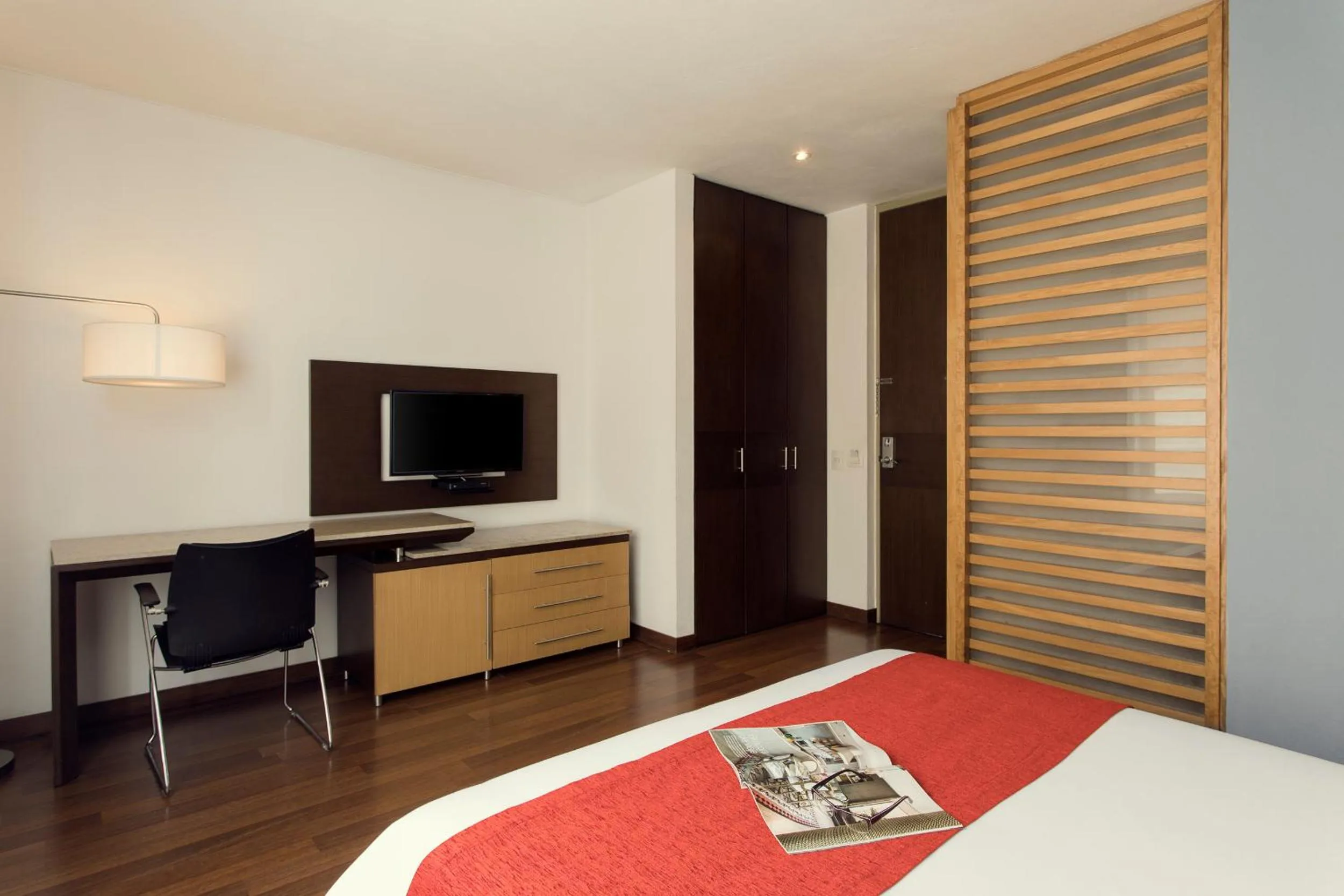 Photo of the whole room, Bed in Mercure Bogota BH Retiro