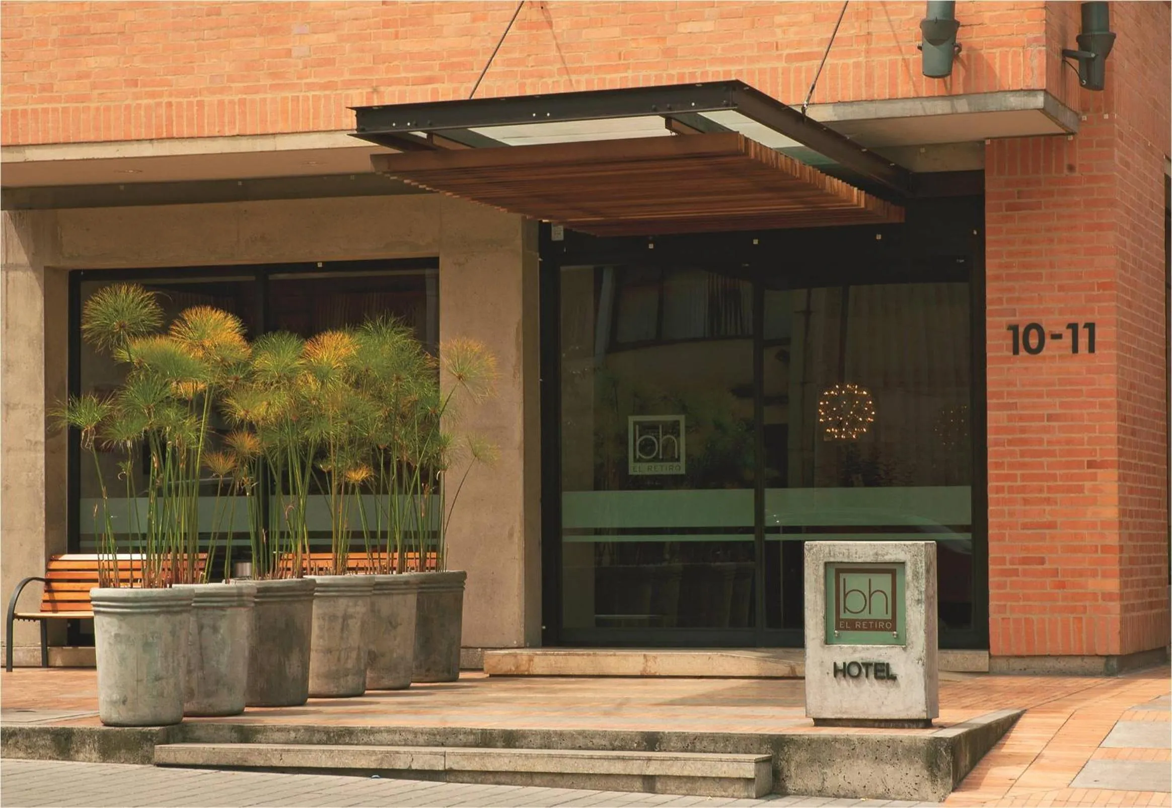 Facade/entrance in Mercure Bogota BH Retiro