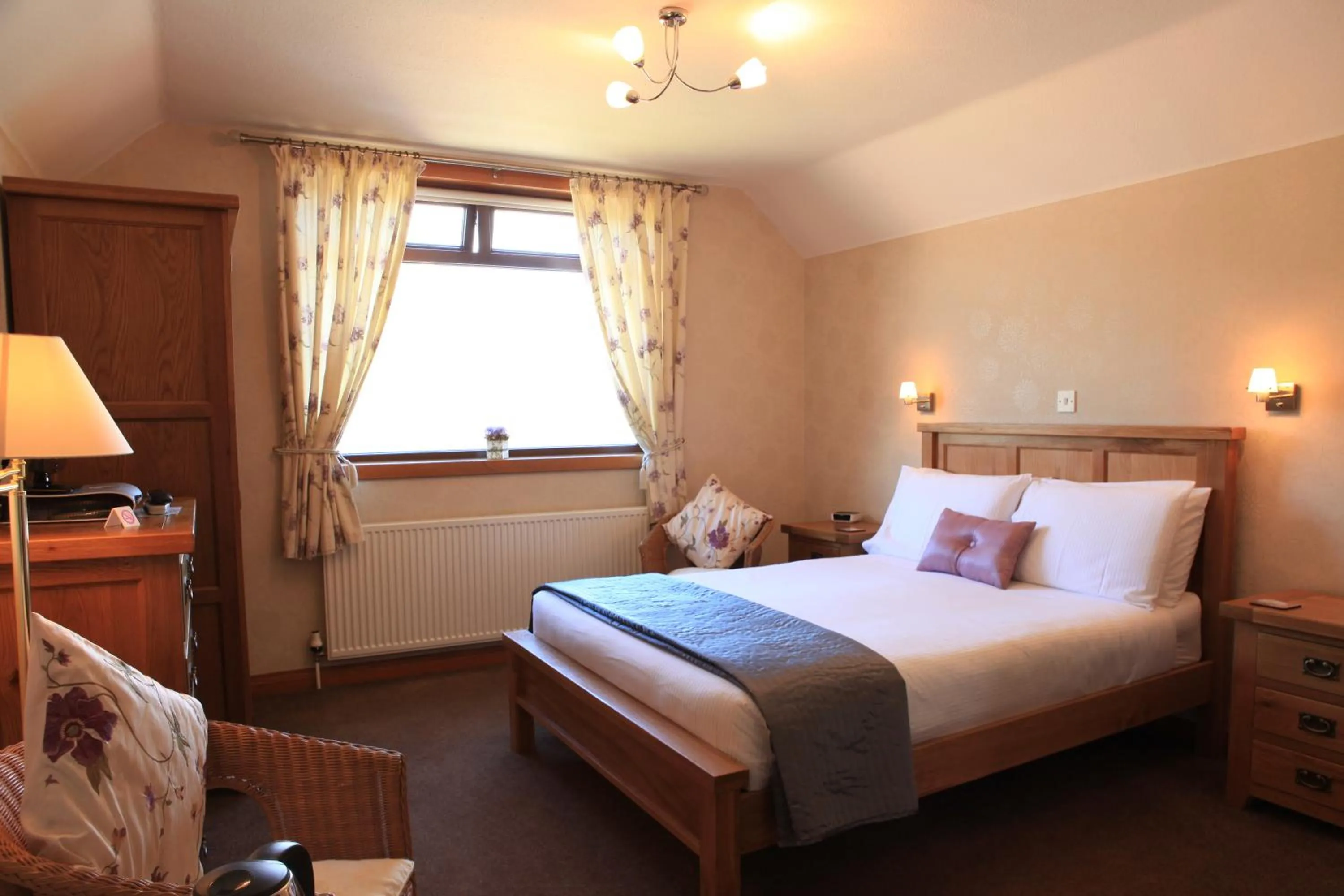 Decorative detail, Bed in Ardlinnhe Bed & Breakfast